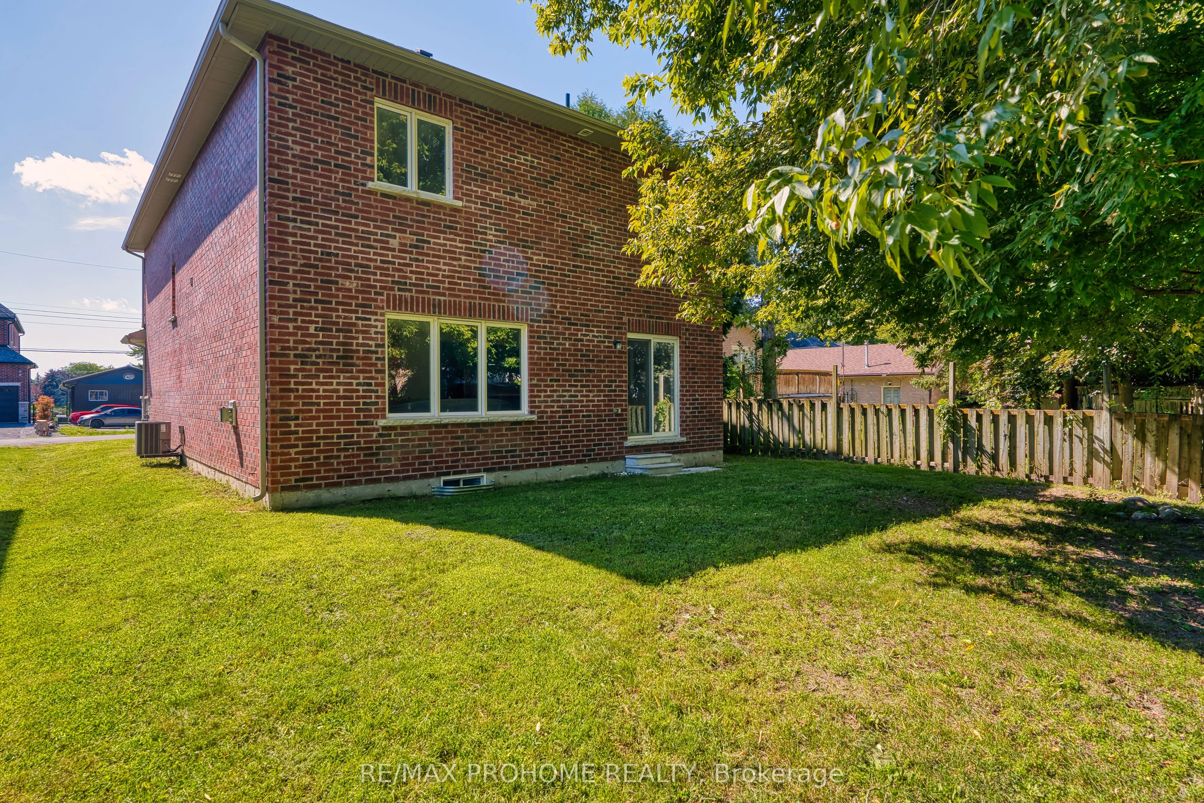 102 Riveredge Drive