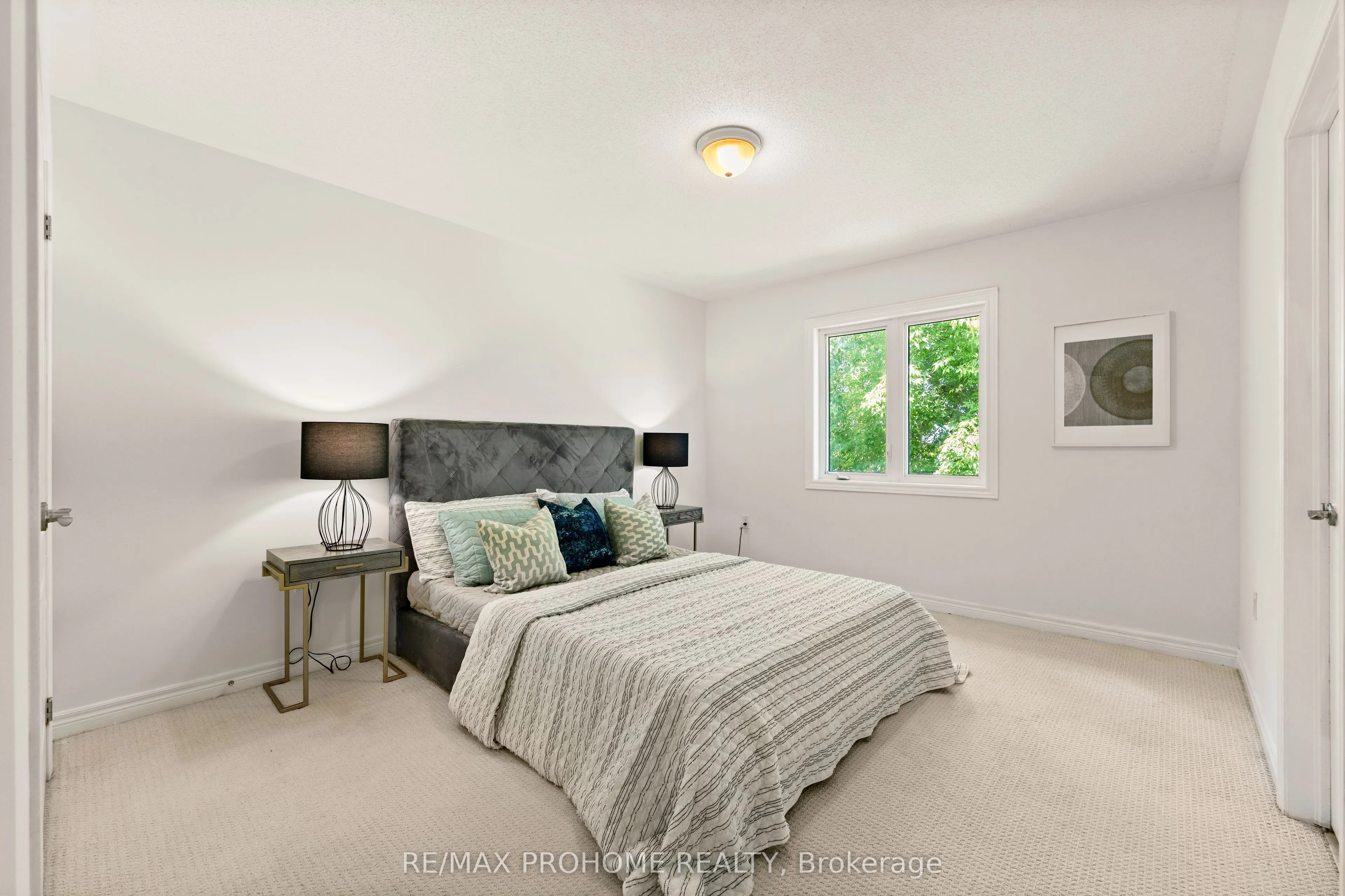 102 Riveredge Drive
