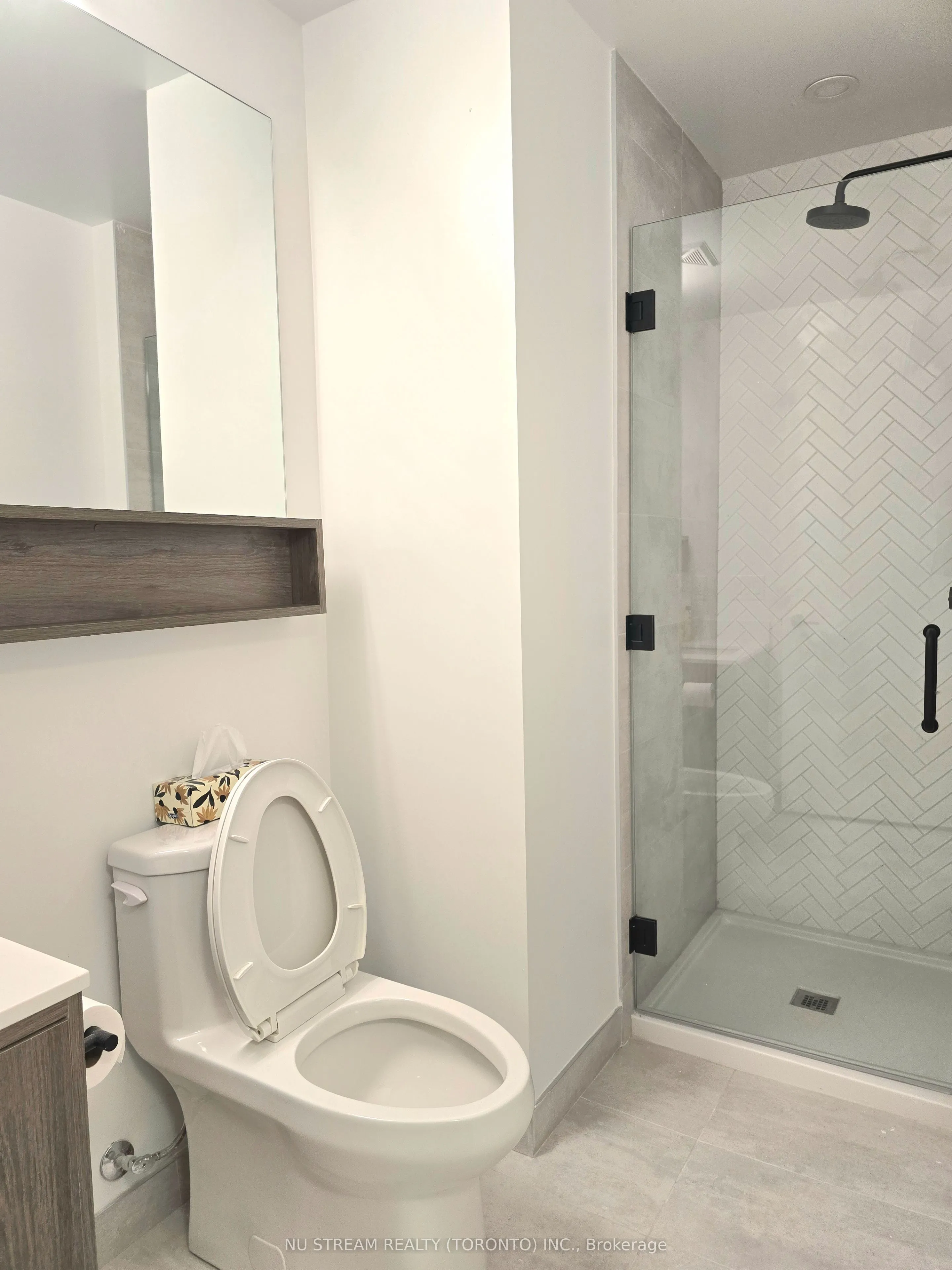 8888 Yonge Street, #222