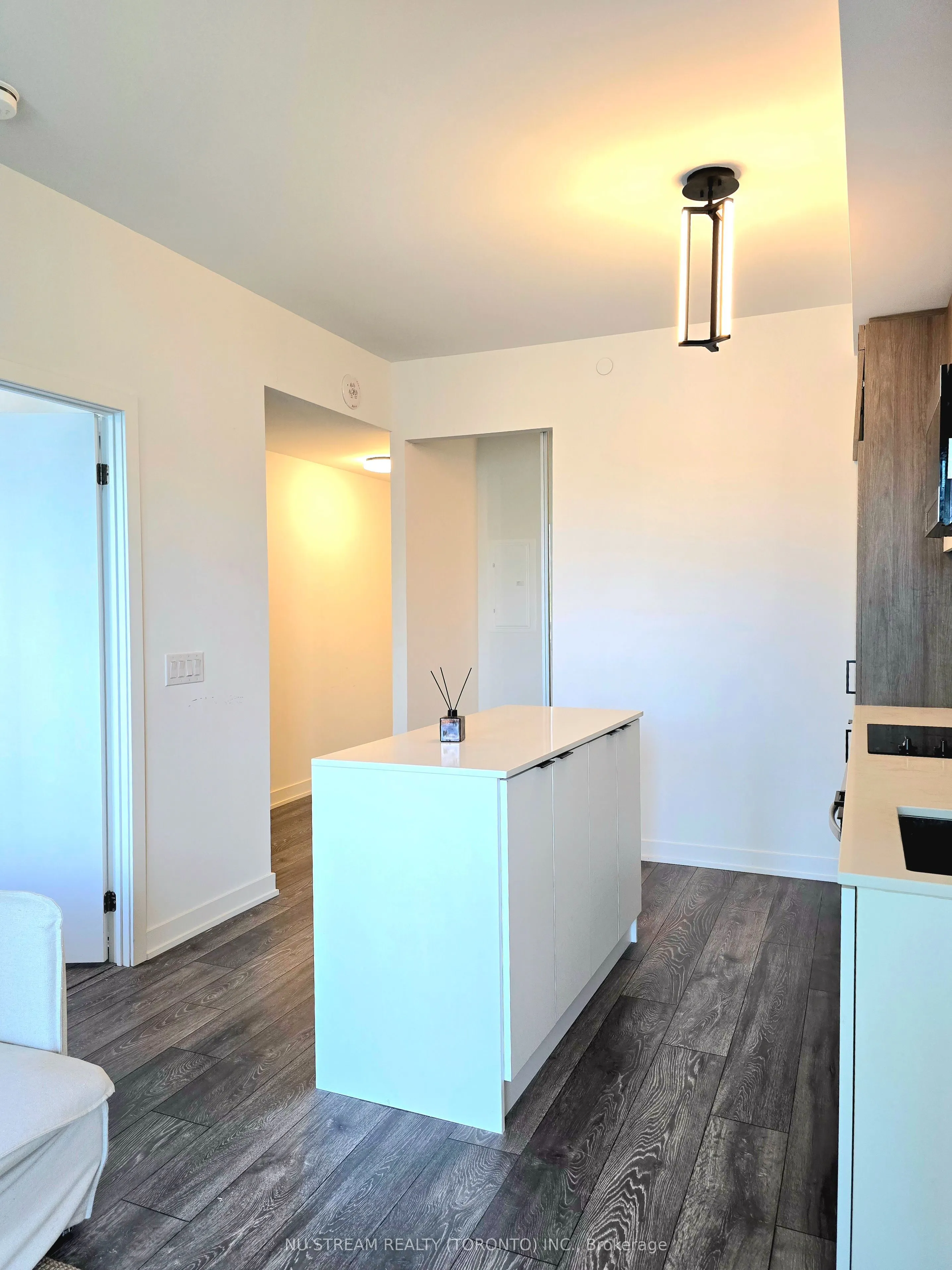 8888 Yonge Street, #222