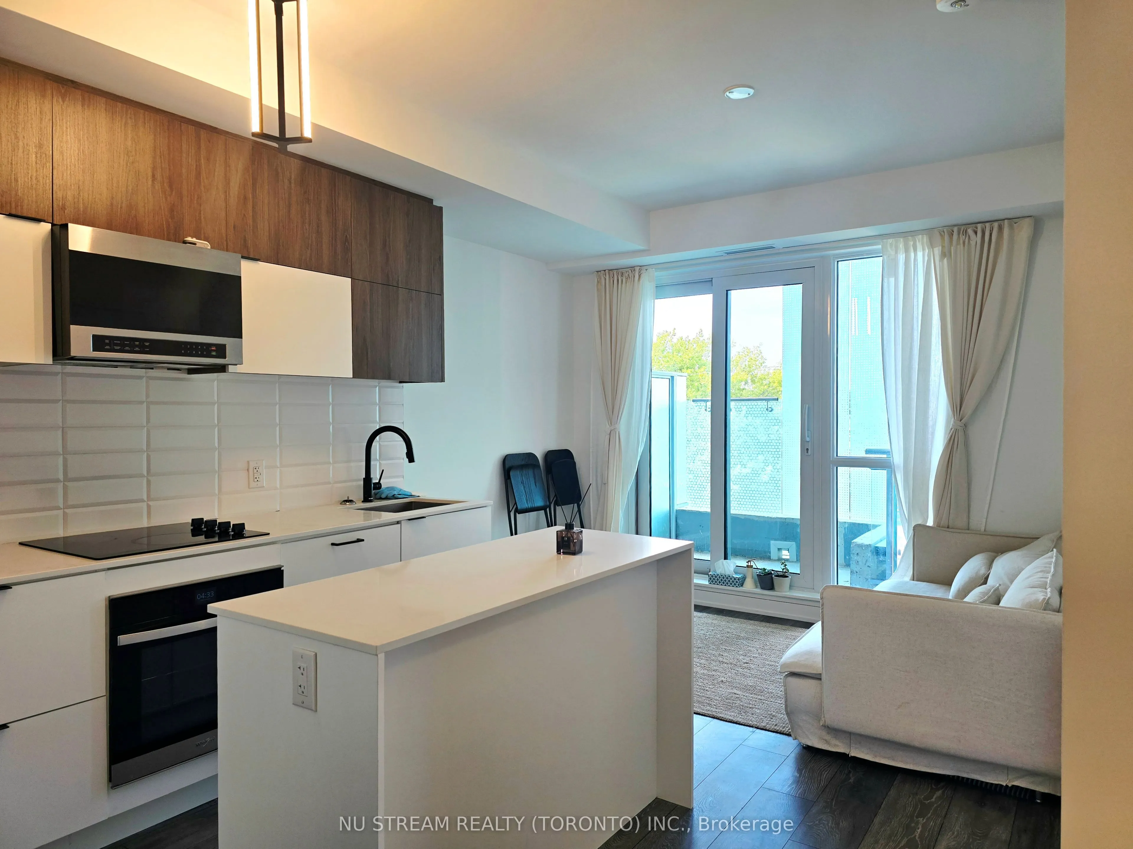 8888 Yonge Street, #222