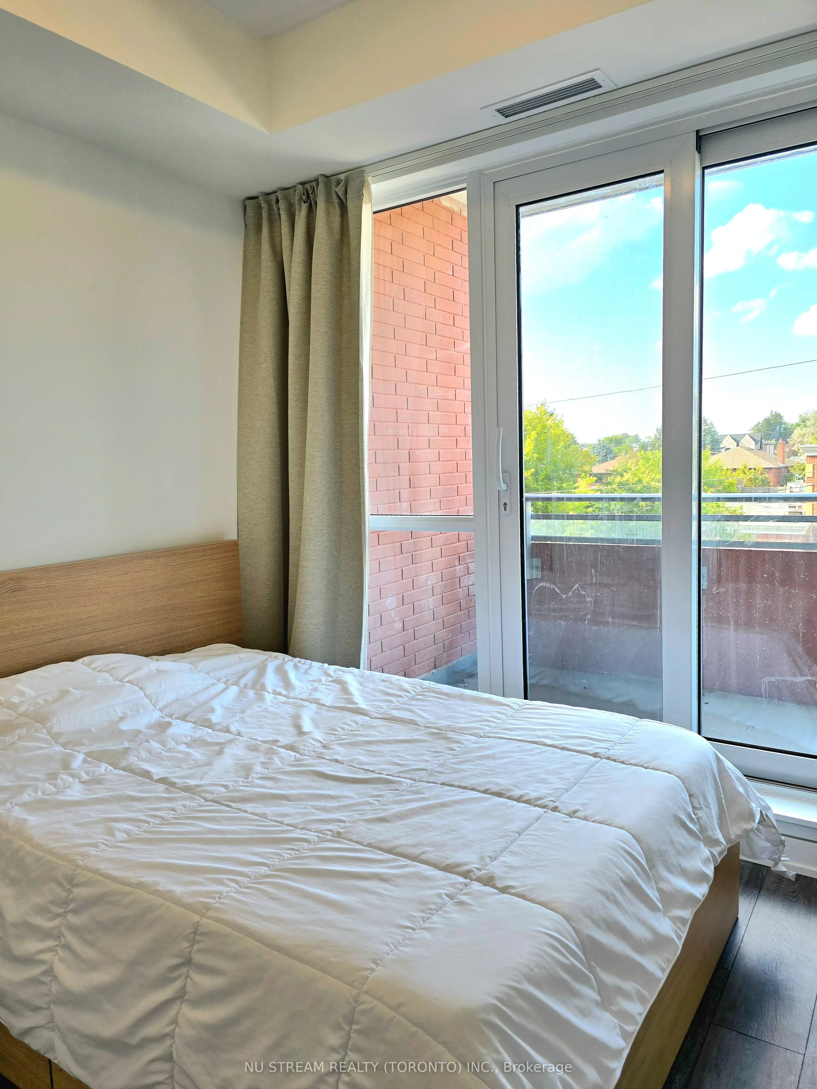 8888 Yonge Street, #222