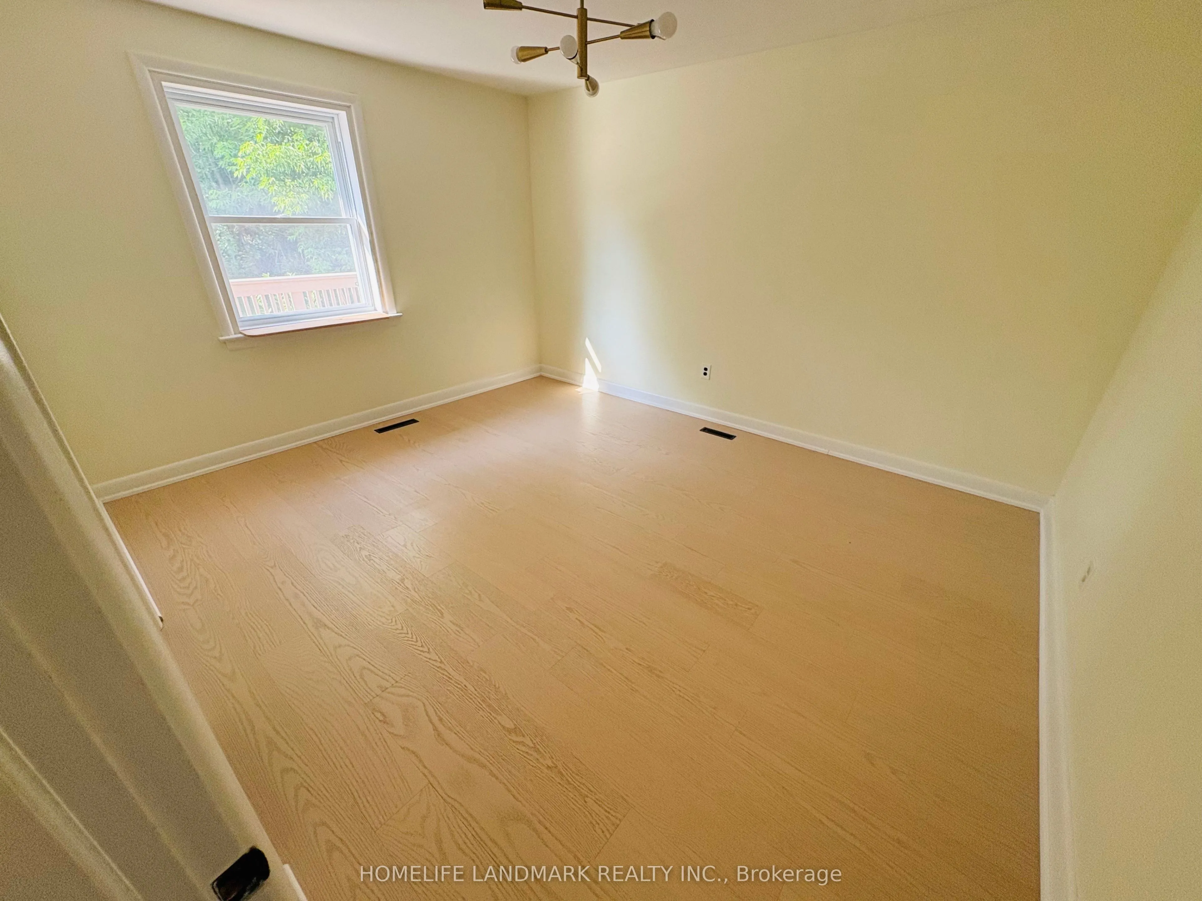 74 Robinson Street, #Main