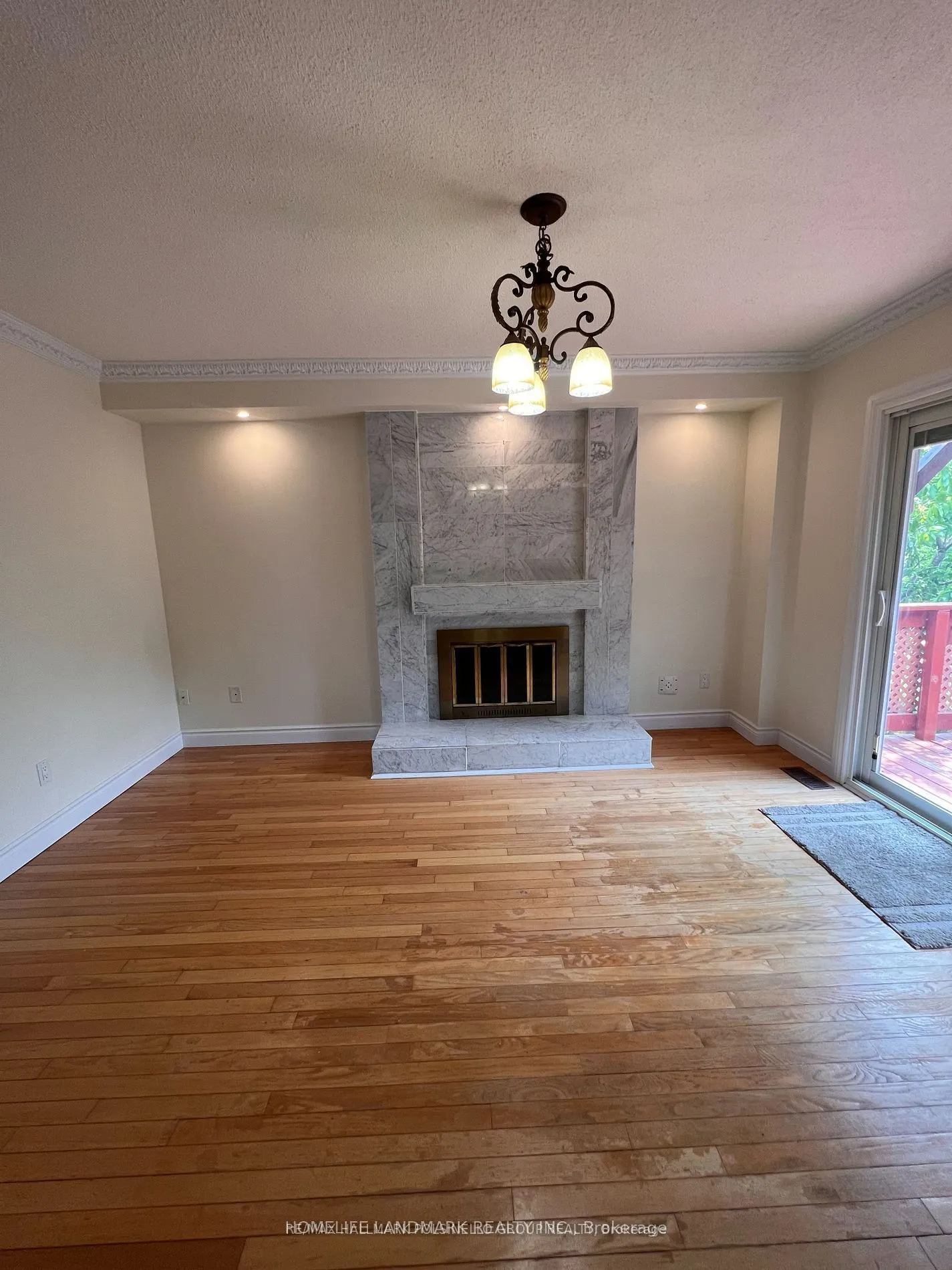 202 Billings Crescent