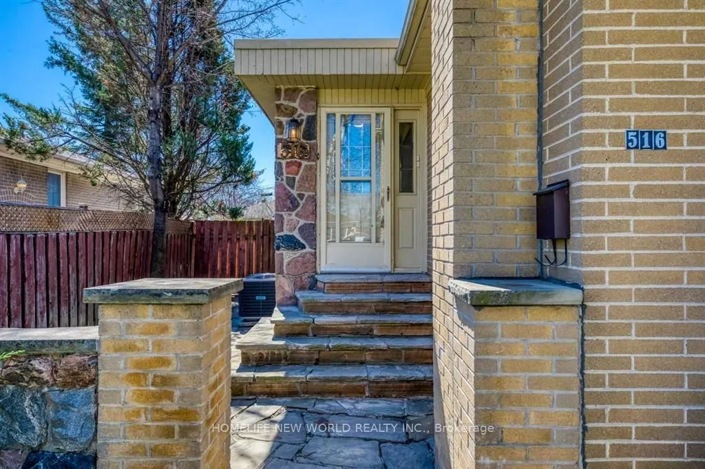516 Lynett Crescent