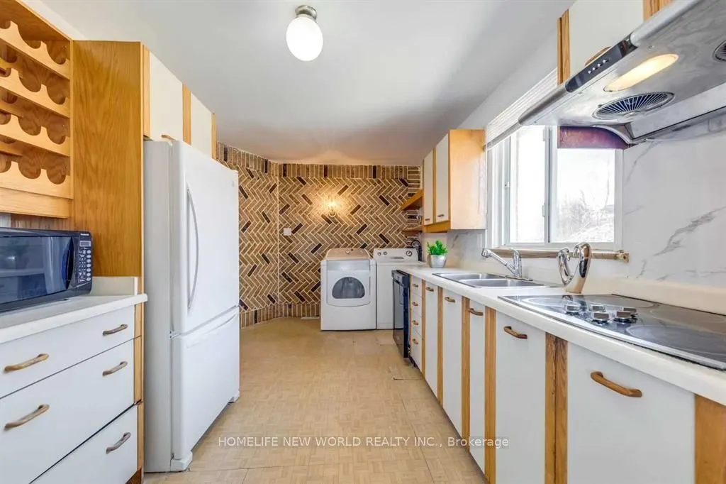 516 Lynett Crescent