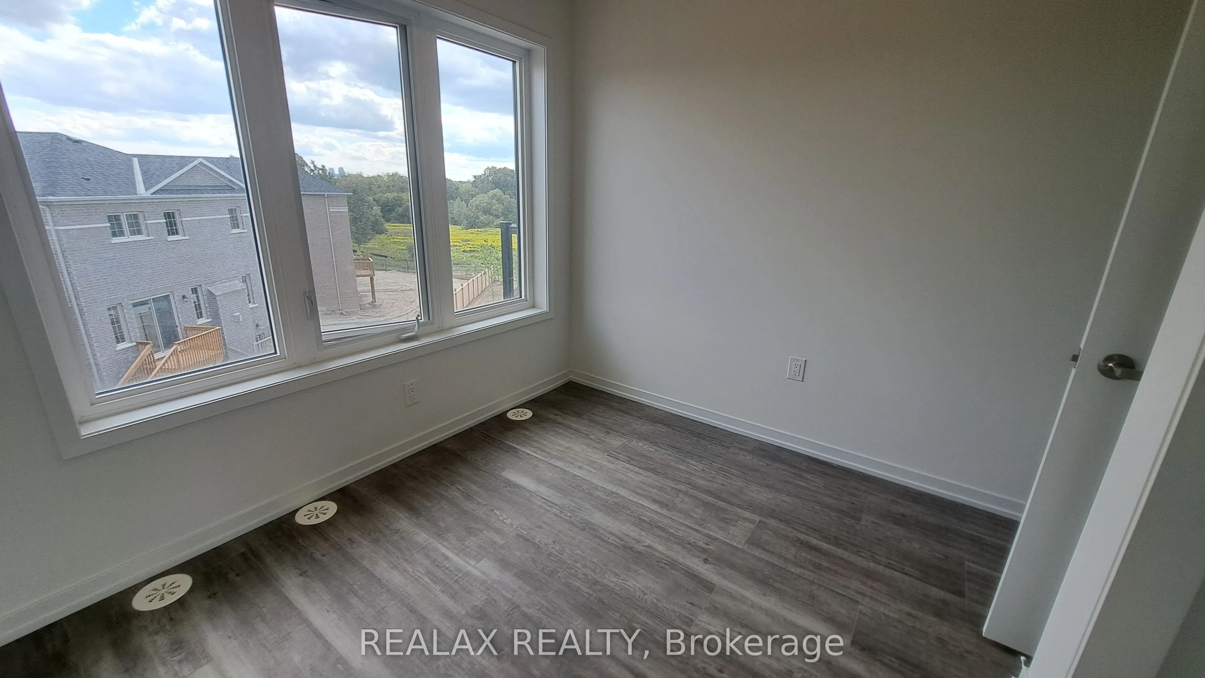 178 Matawin Lane, #115