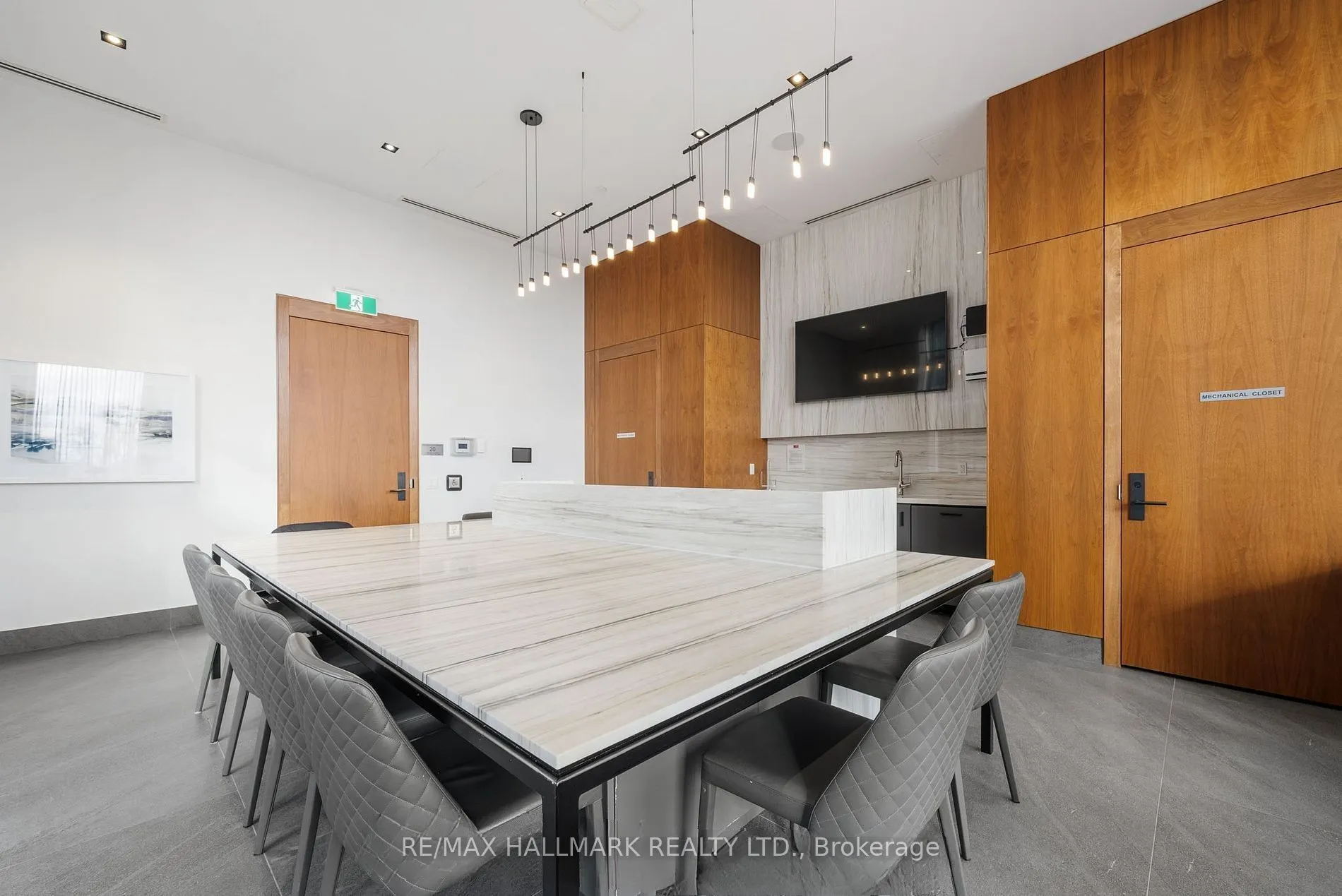 7895 Jane Street, #2802