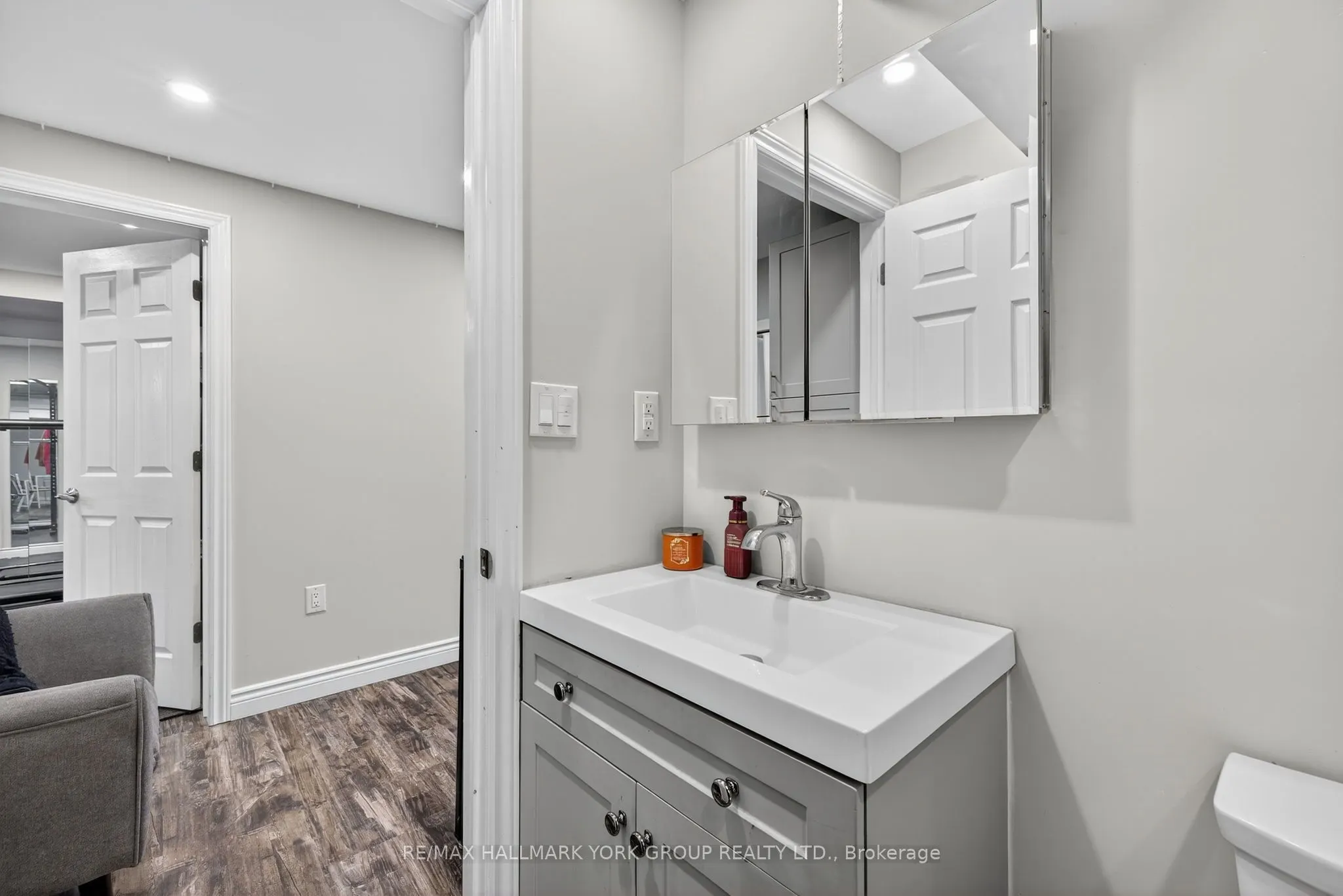 2 Hadley Court