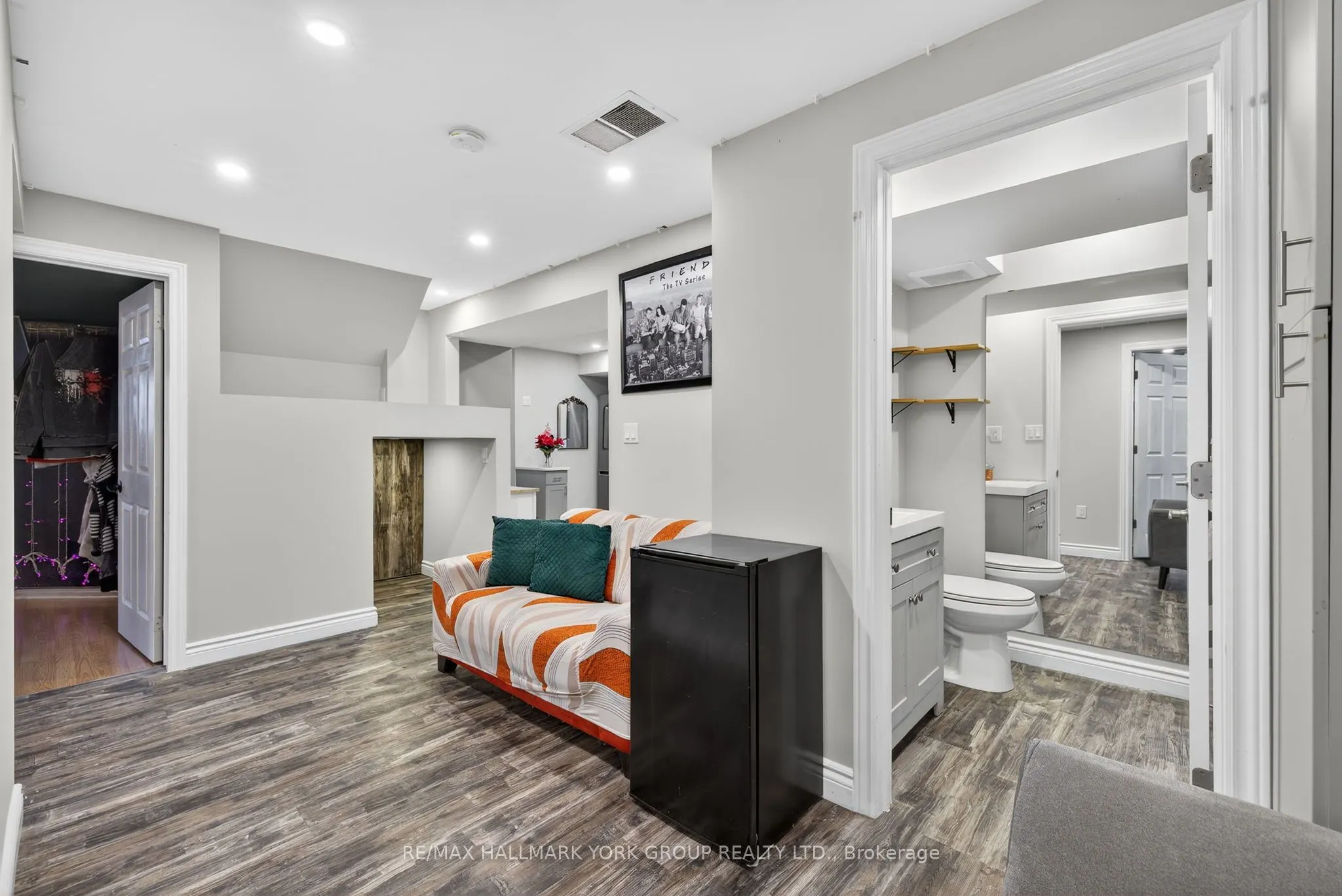 2 Hadley Court