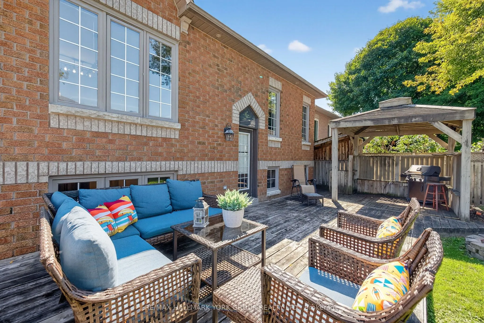 2 Hadley Court
