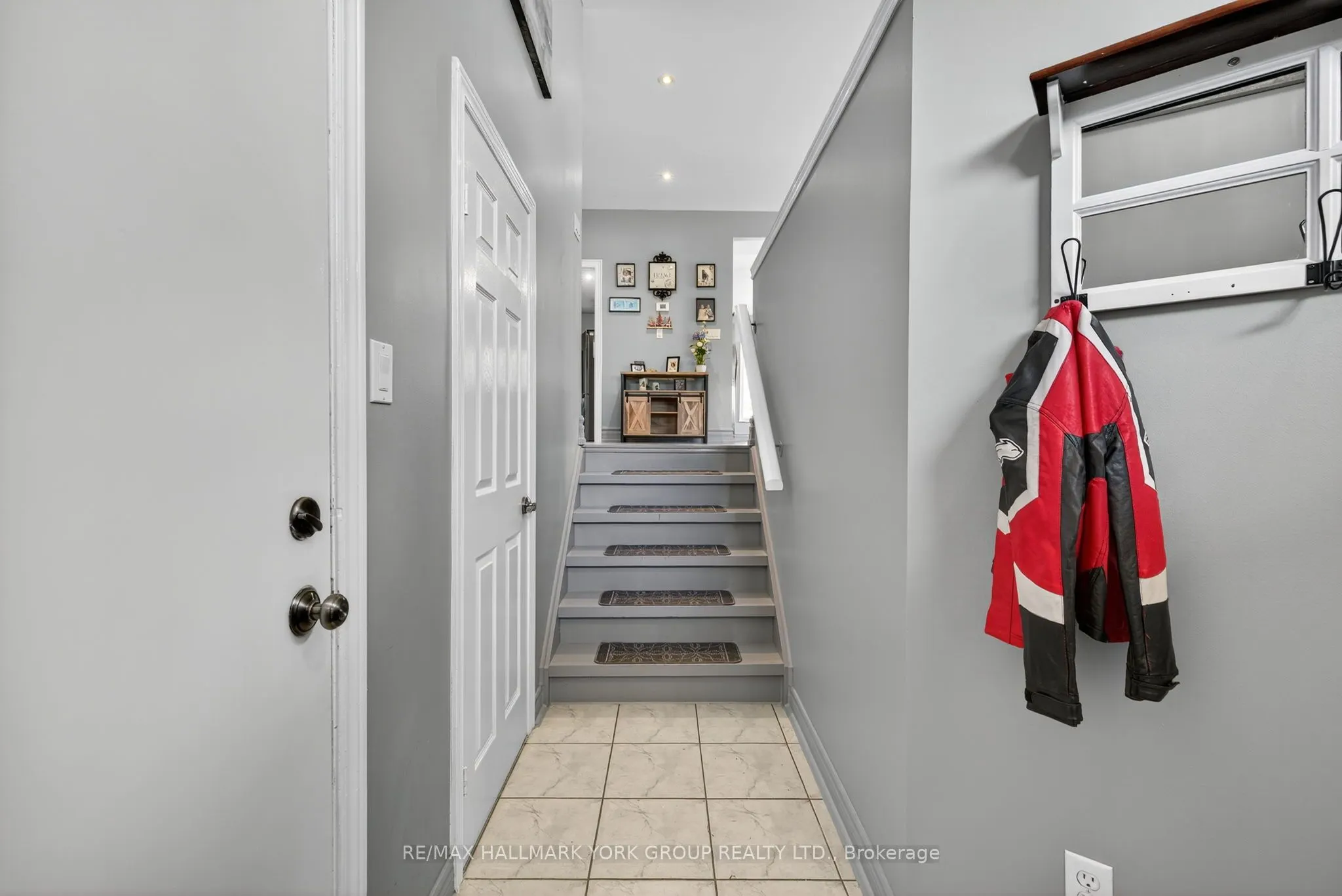 2 Hadley Court