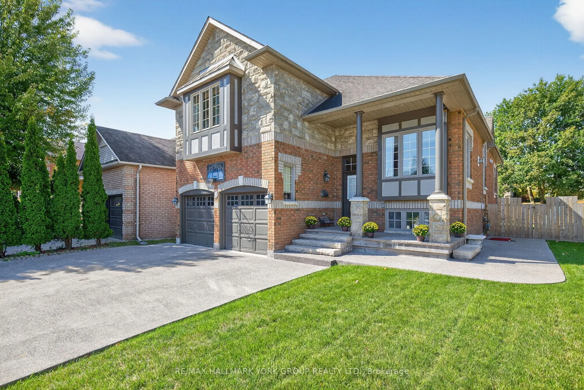 2 Hadley Court
