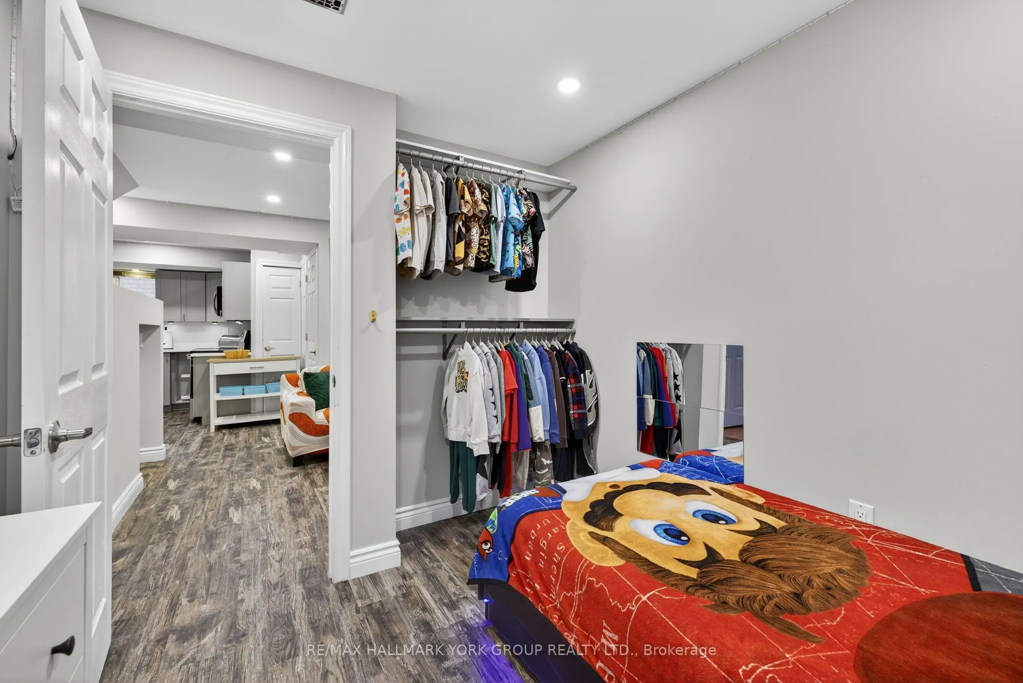 2 Hadley Court