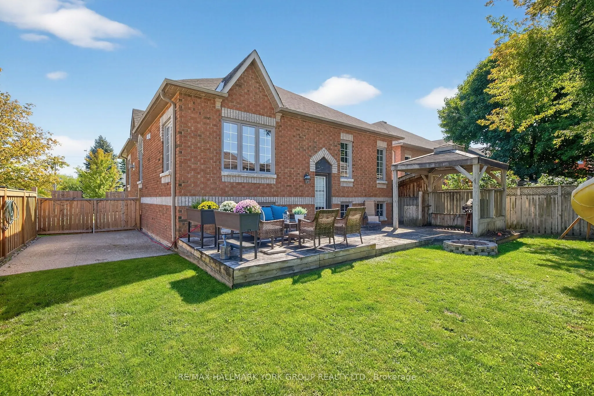 2 Hadley Court