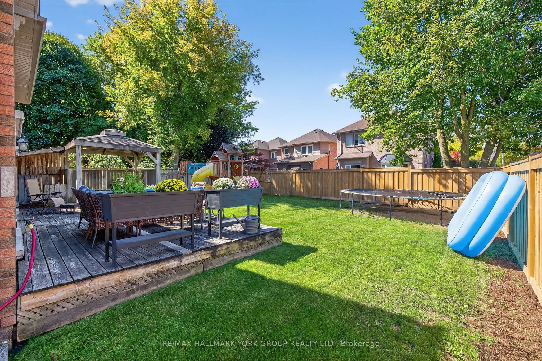 2 Hadley Court