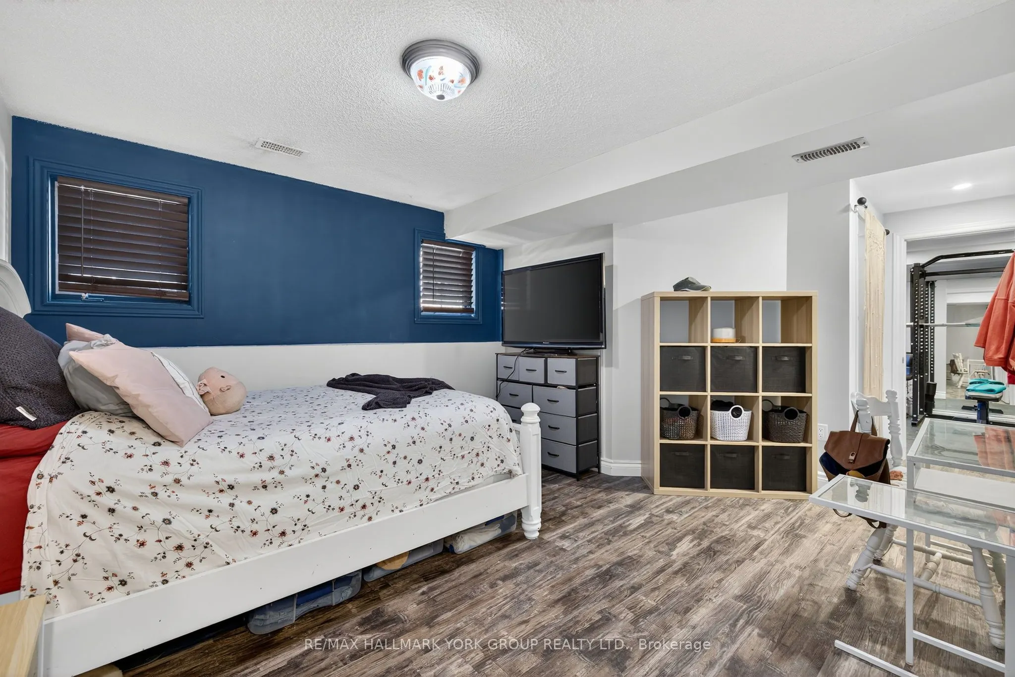 2 Hadley Court