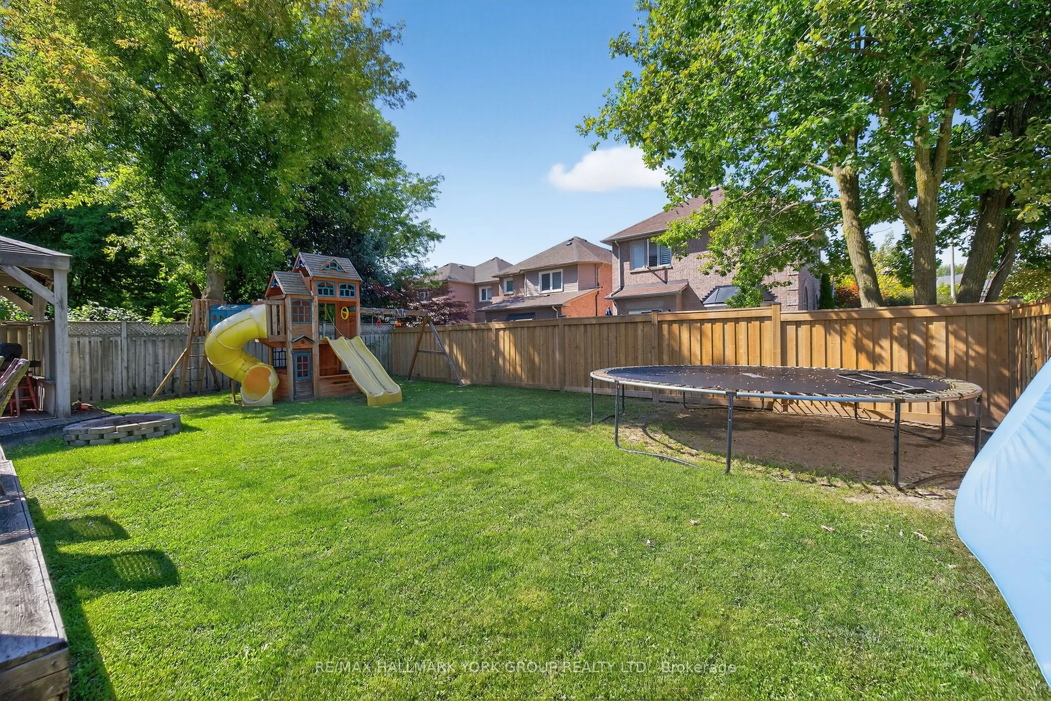 2 Hadley Court