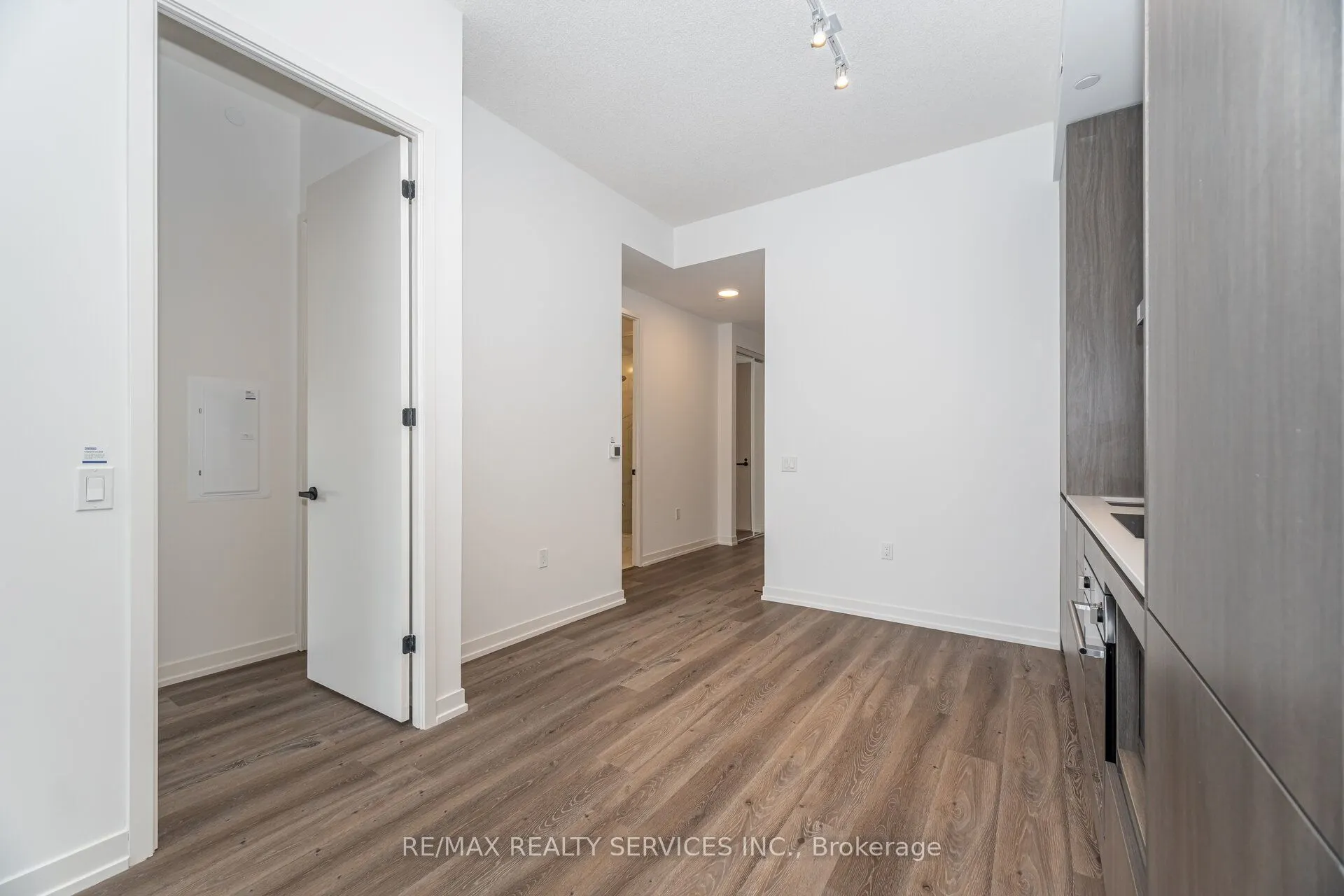 28 Interchange Way, #103 D