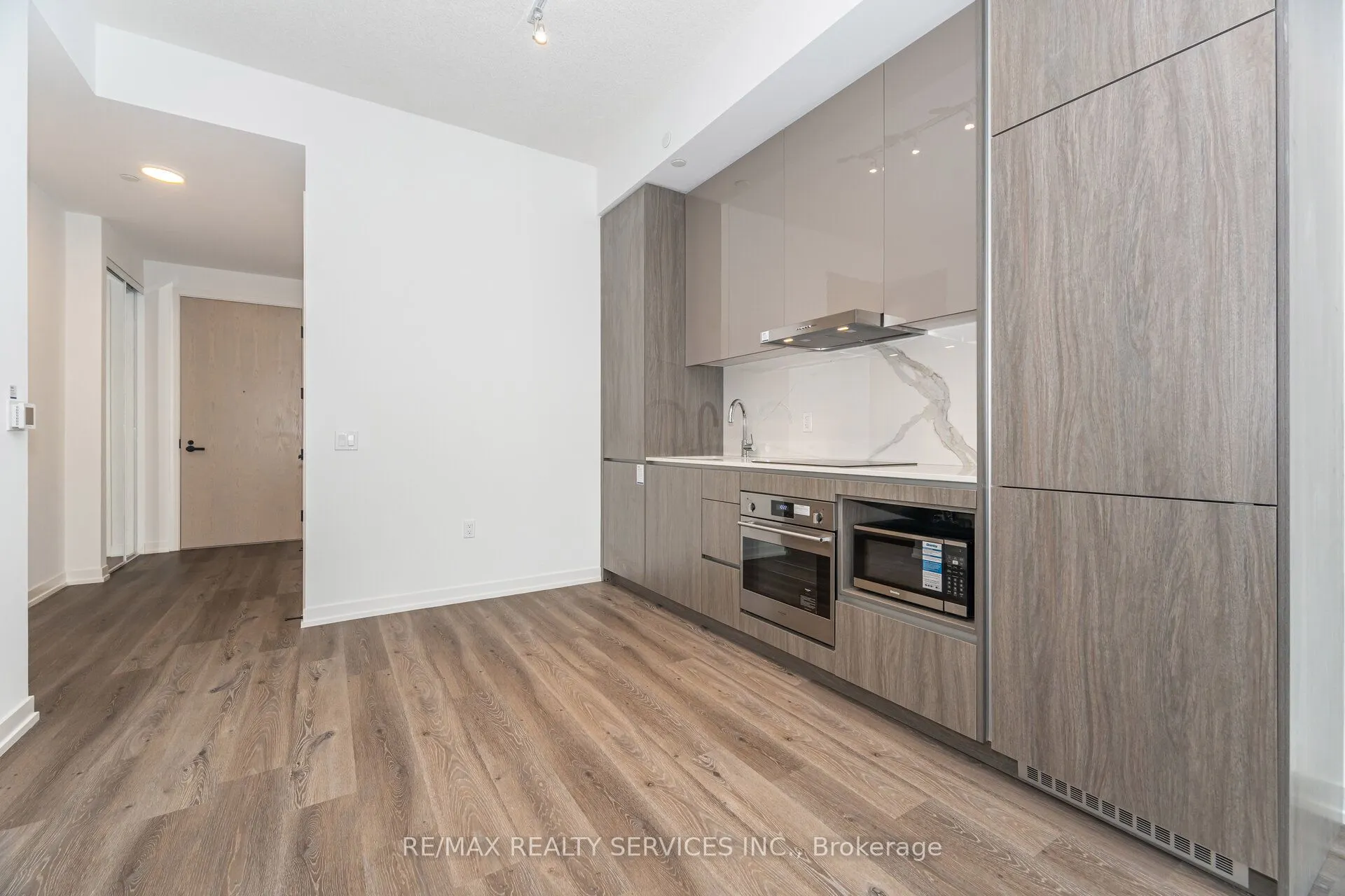 28 Interchange Way, #103 D