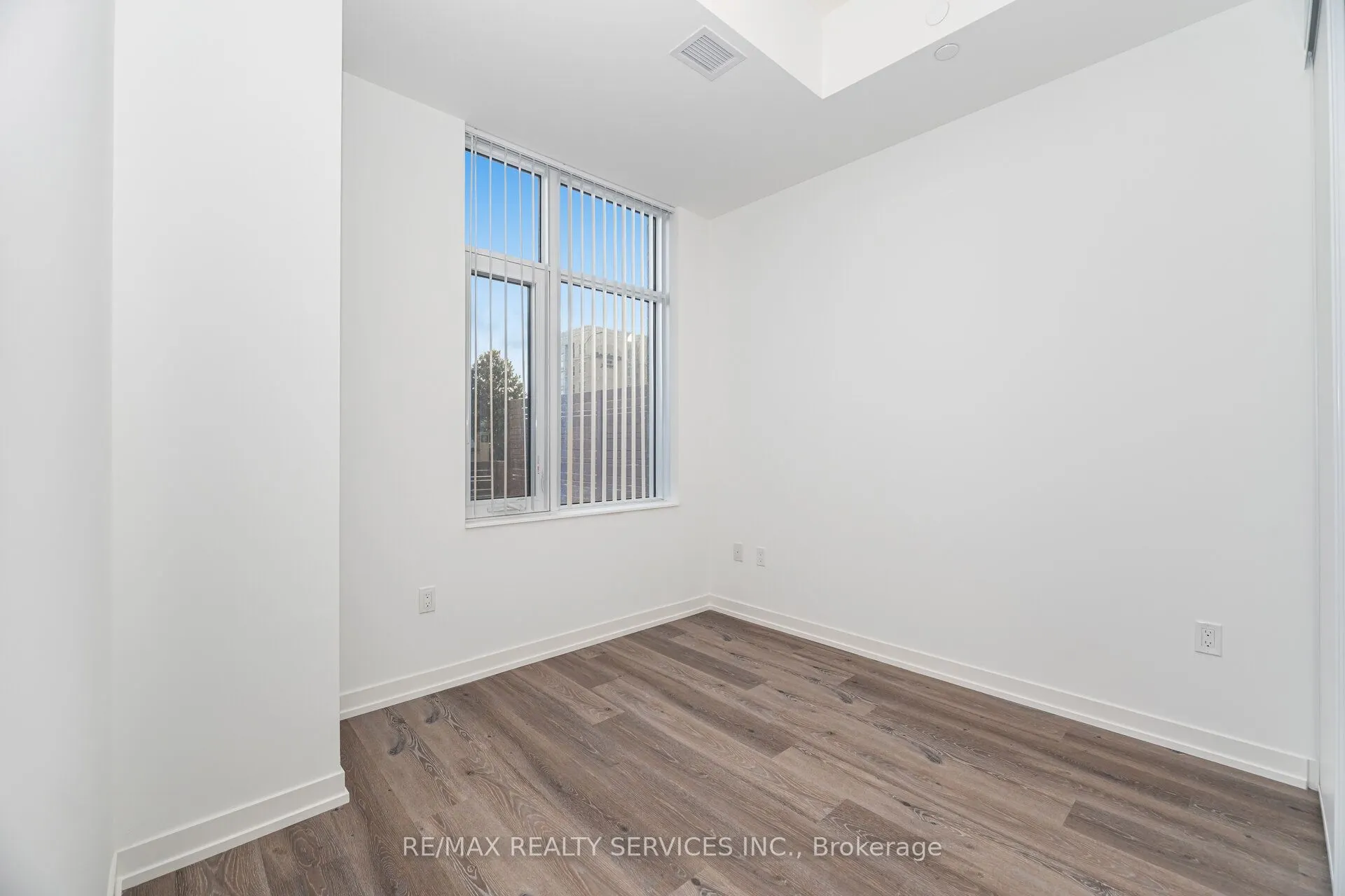 28 Interchange Way, #103 D