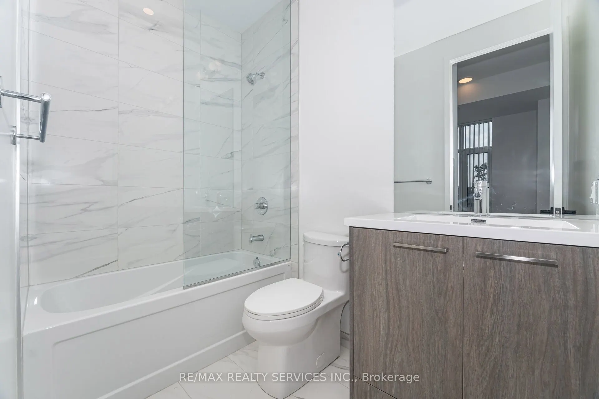 28 Interchange Way, #103 D