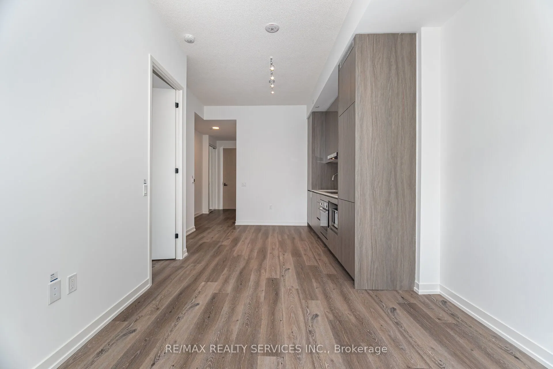 28 Interchange Way, #103 D