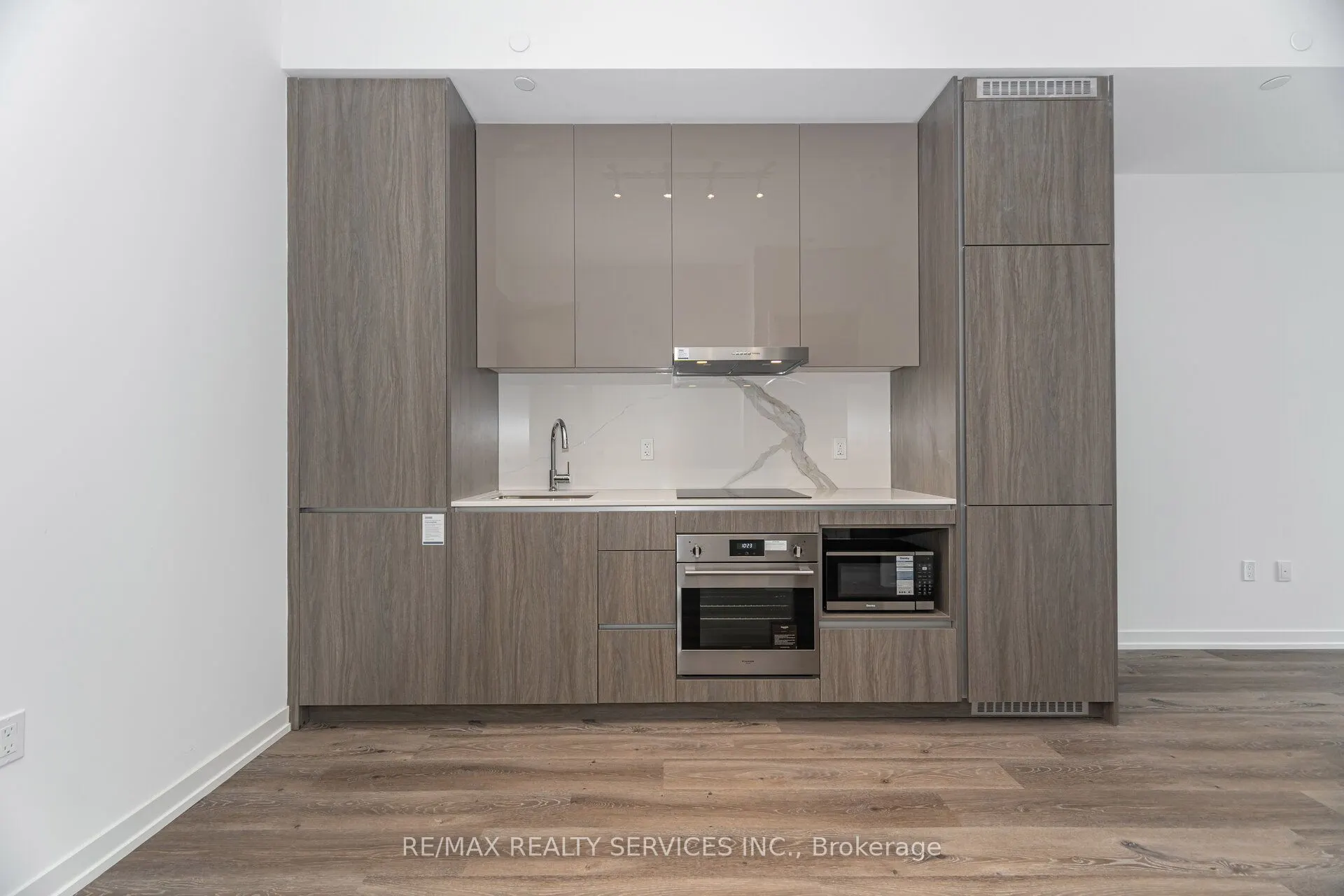 28 Interchange Way, #103 D