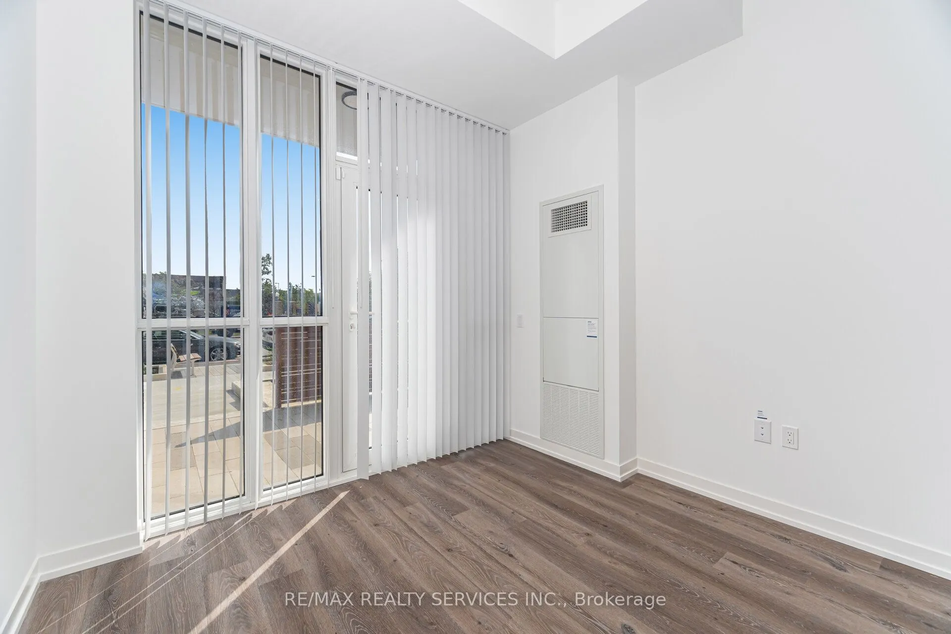 28 Interchange Way, #103 D