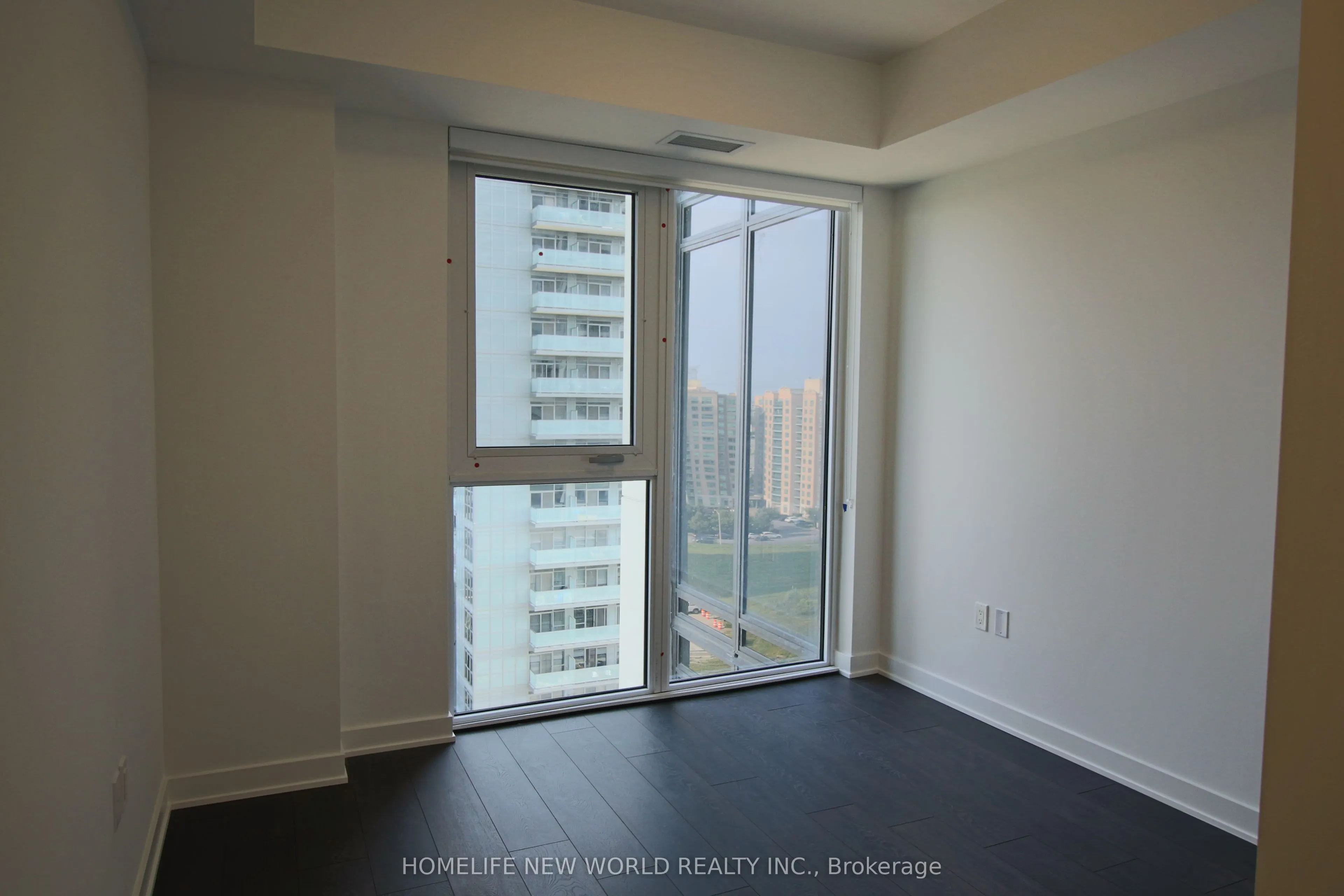 105 Oneida Crescent S, #1209