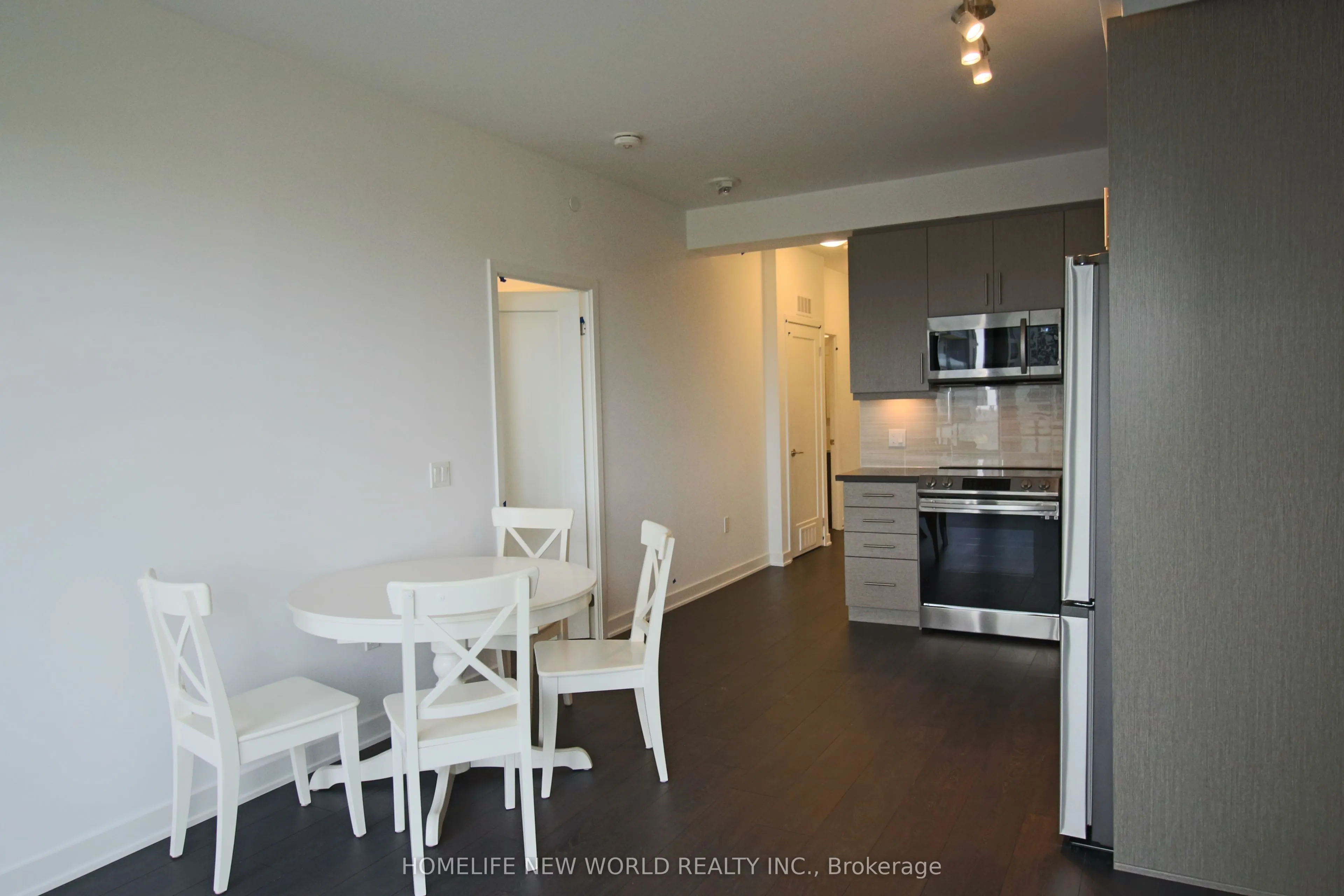 105 Oneida Crescent S, #1209