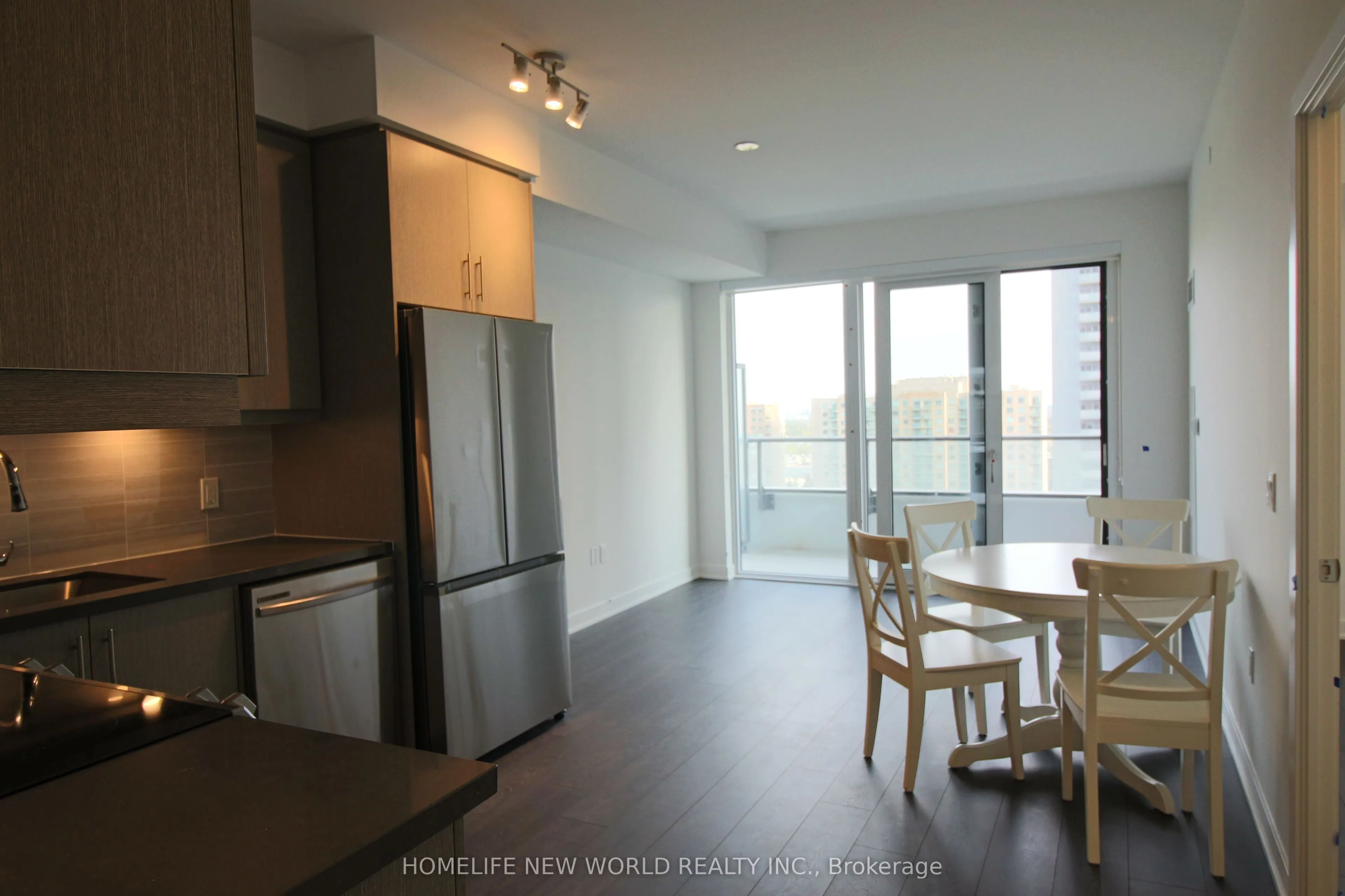 105 Oneida Crescent S, #1209