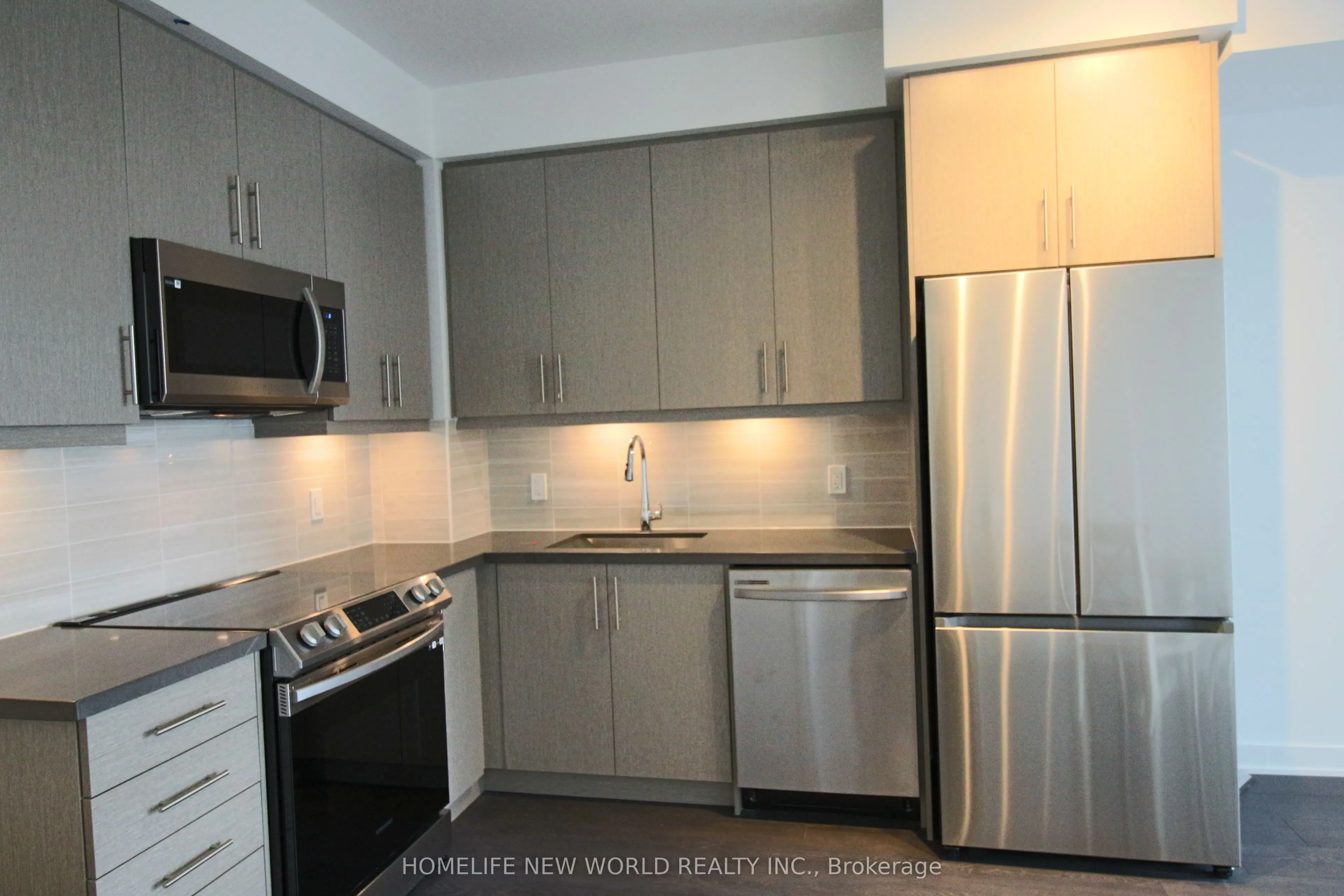 105 Oneida Crescent S, #1209