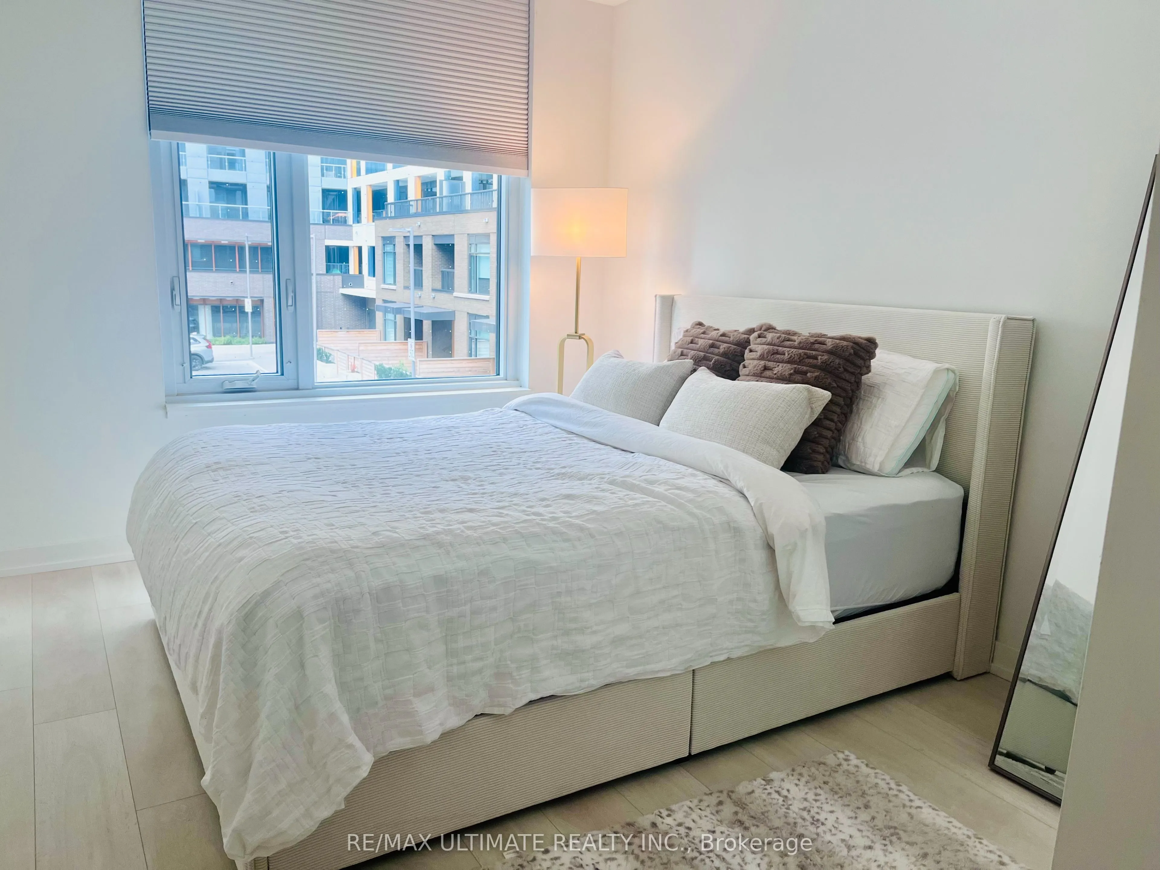 8 Beverley Glen Boulevard, #236