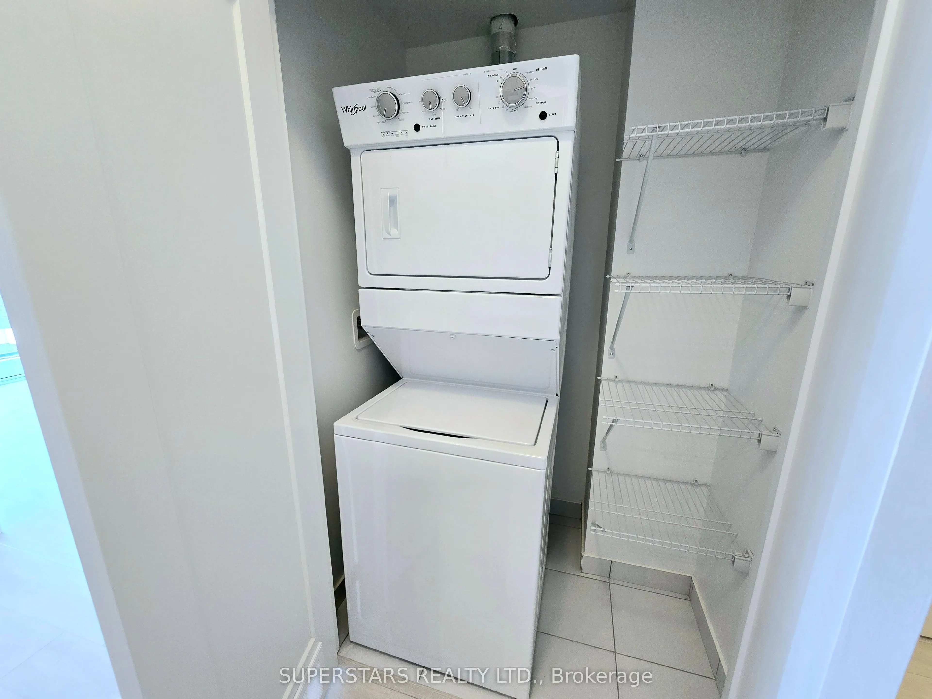 105 Oneida Crescent, #1401