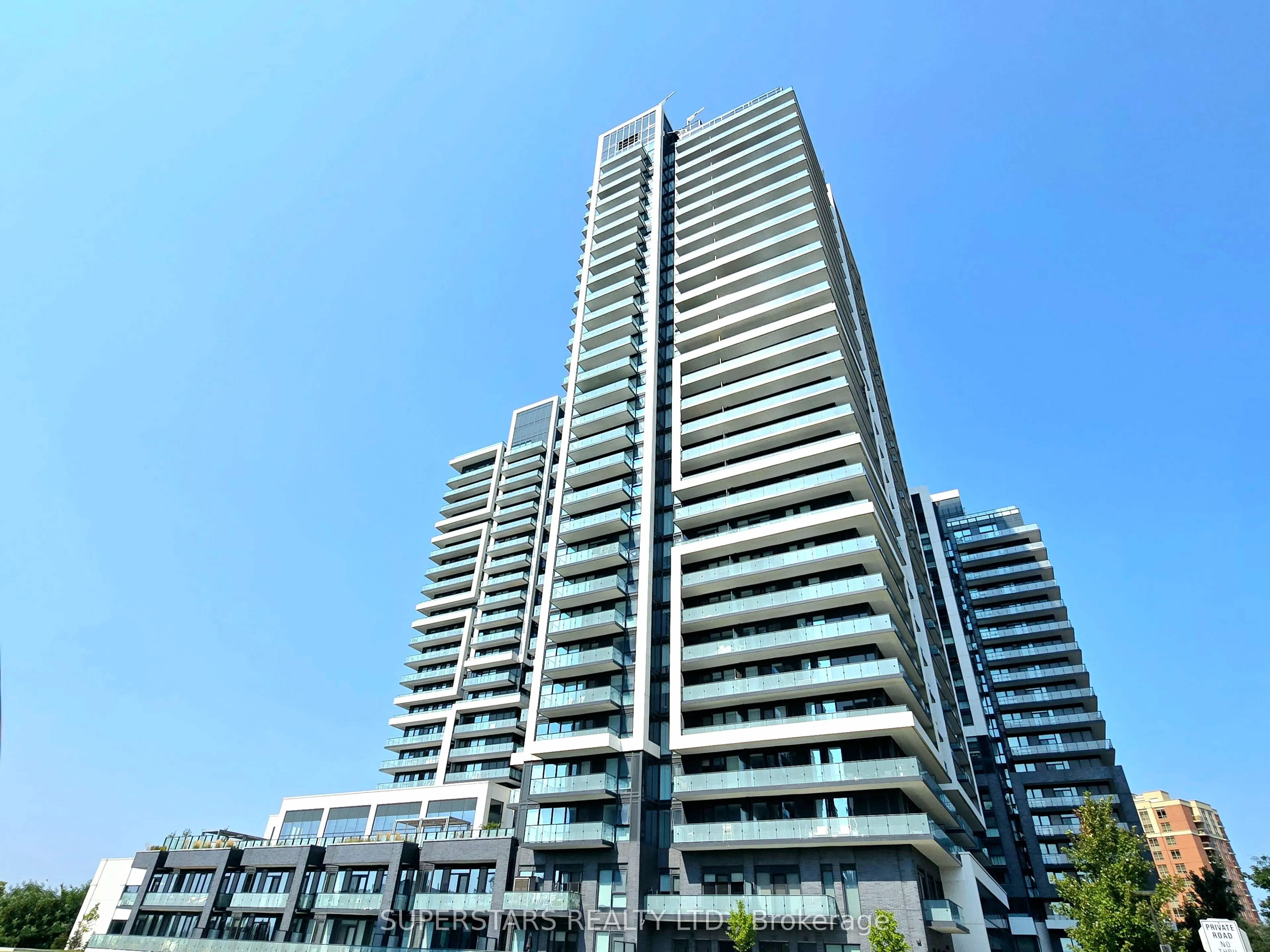 105 Oneida Crescent, #1401