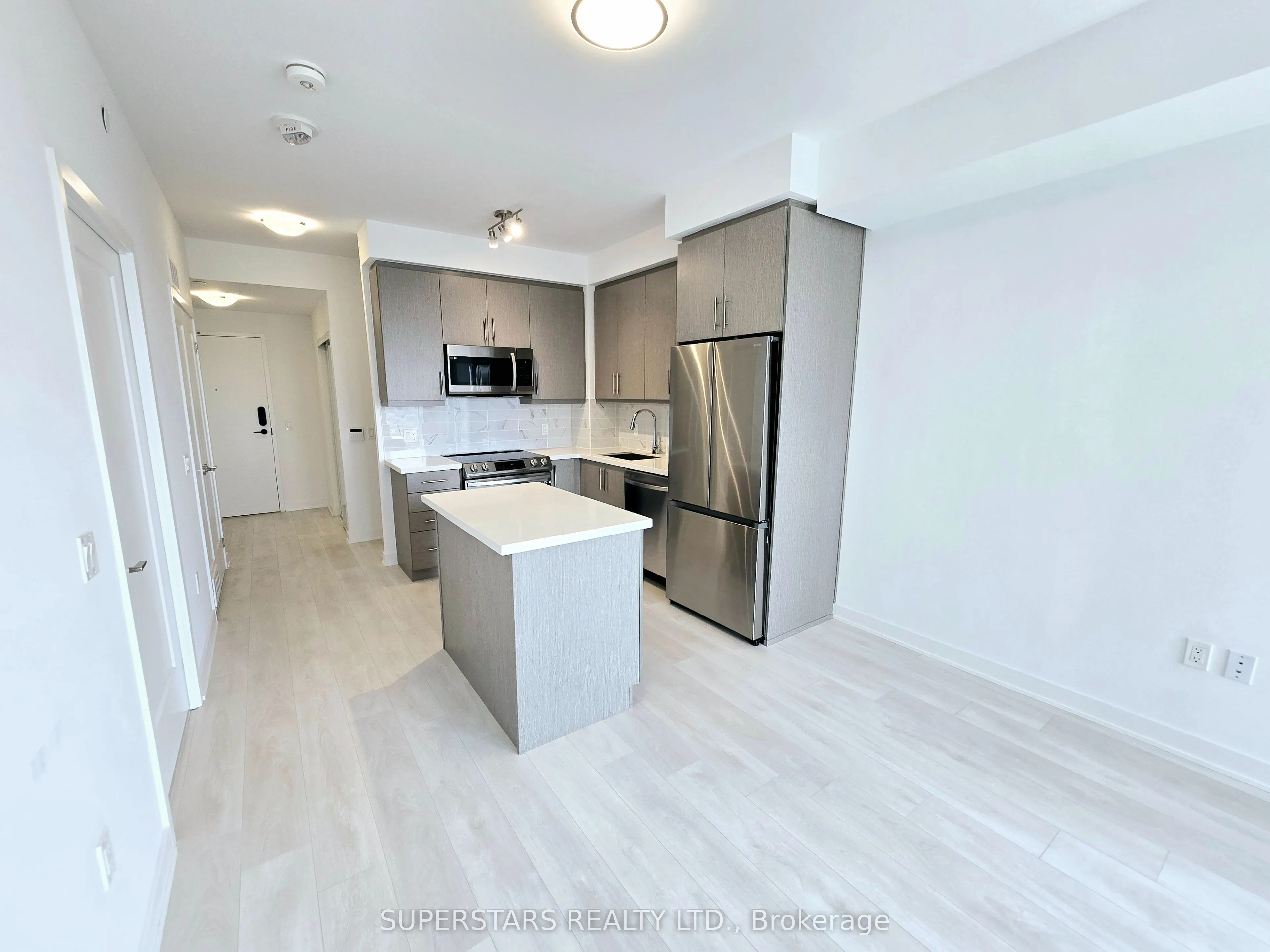 105 Oneida Crescent, #1401