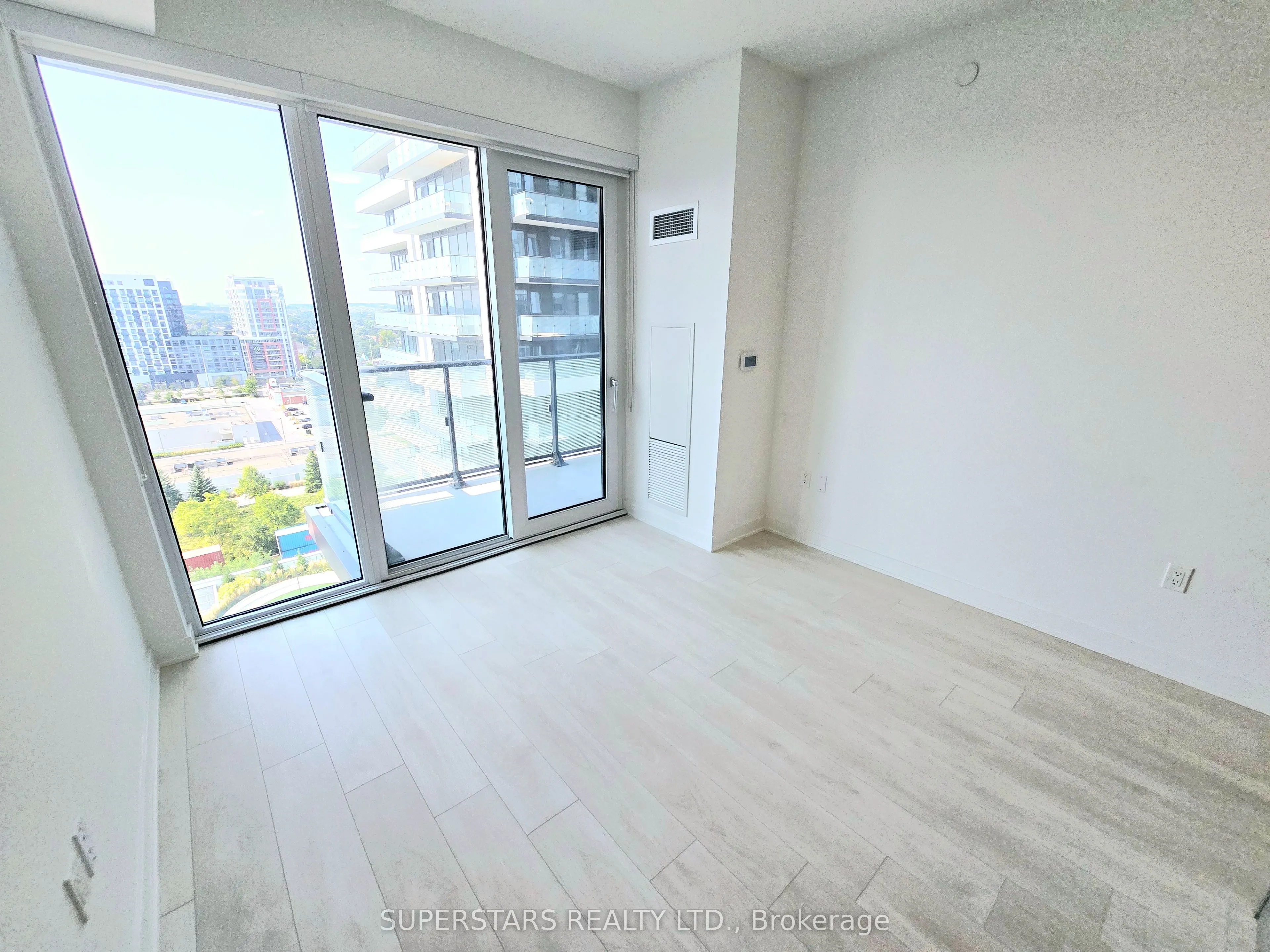 105 Oneida Crescent, #1401