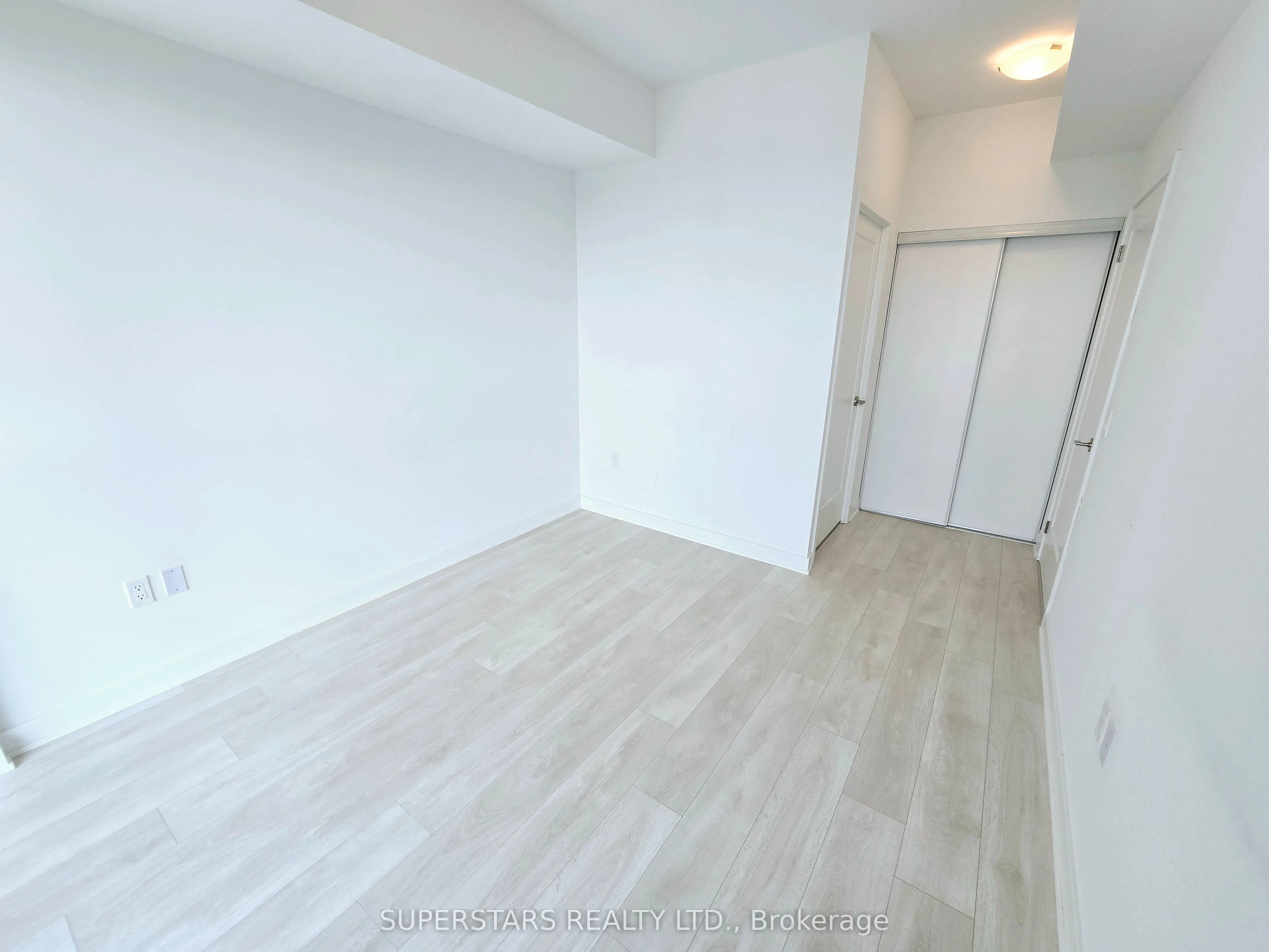 105 Oneida Crescent, #1401