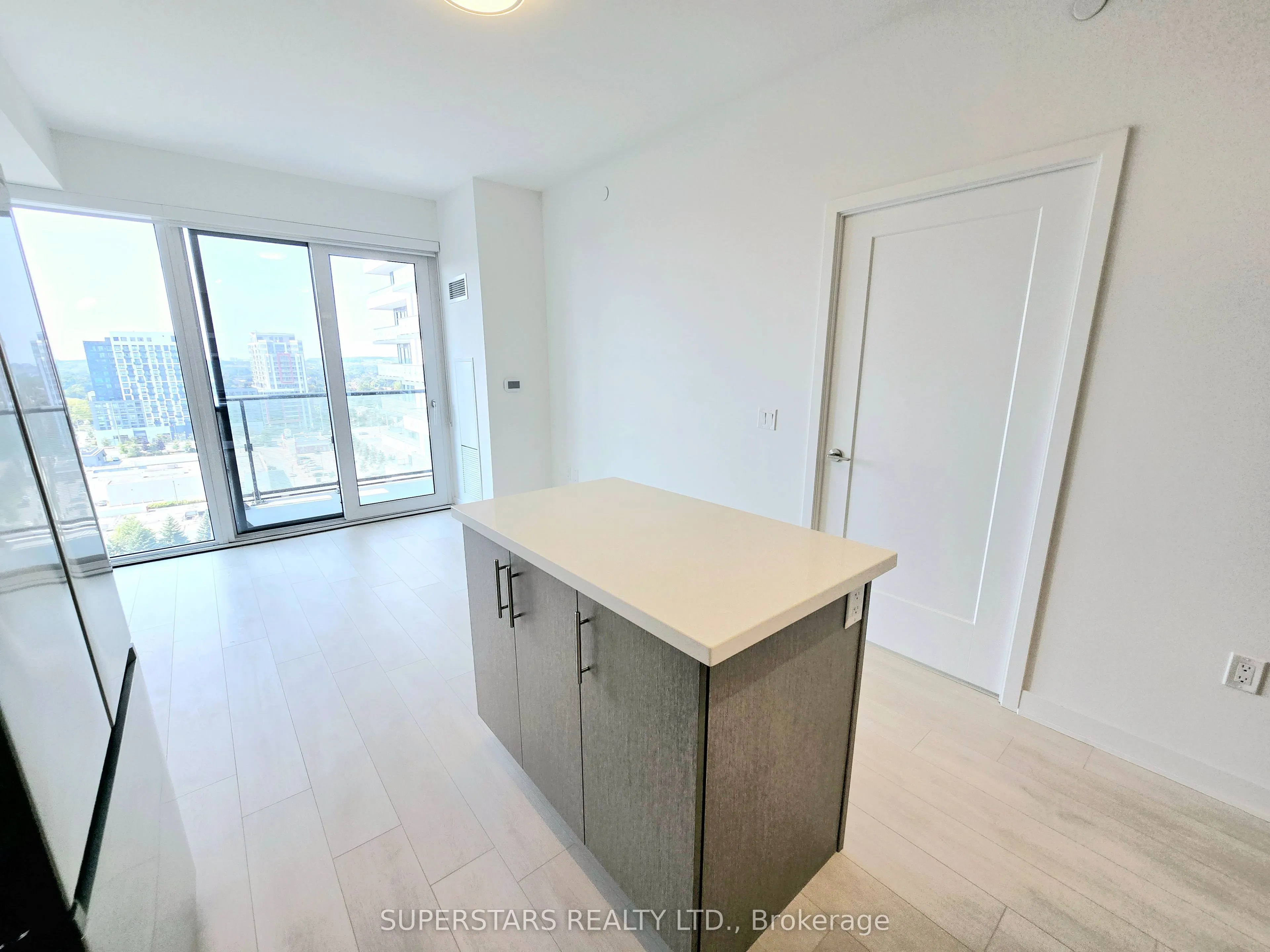105 Oneida Crescent, #1401
