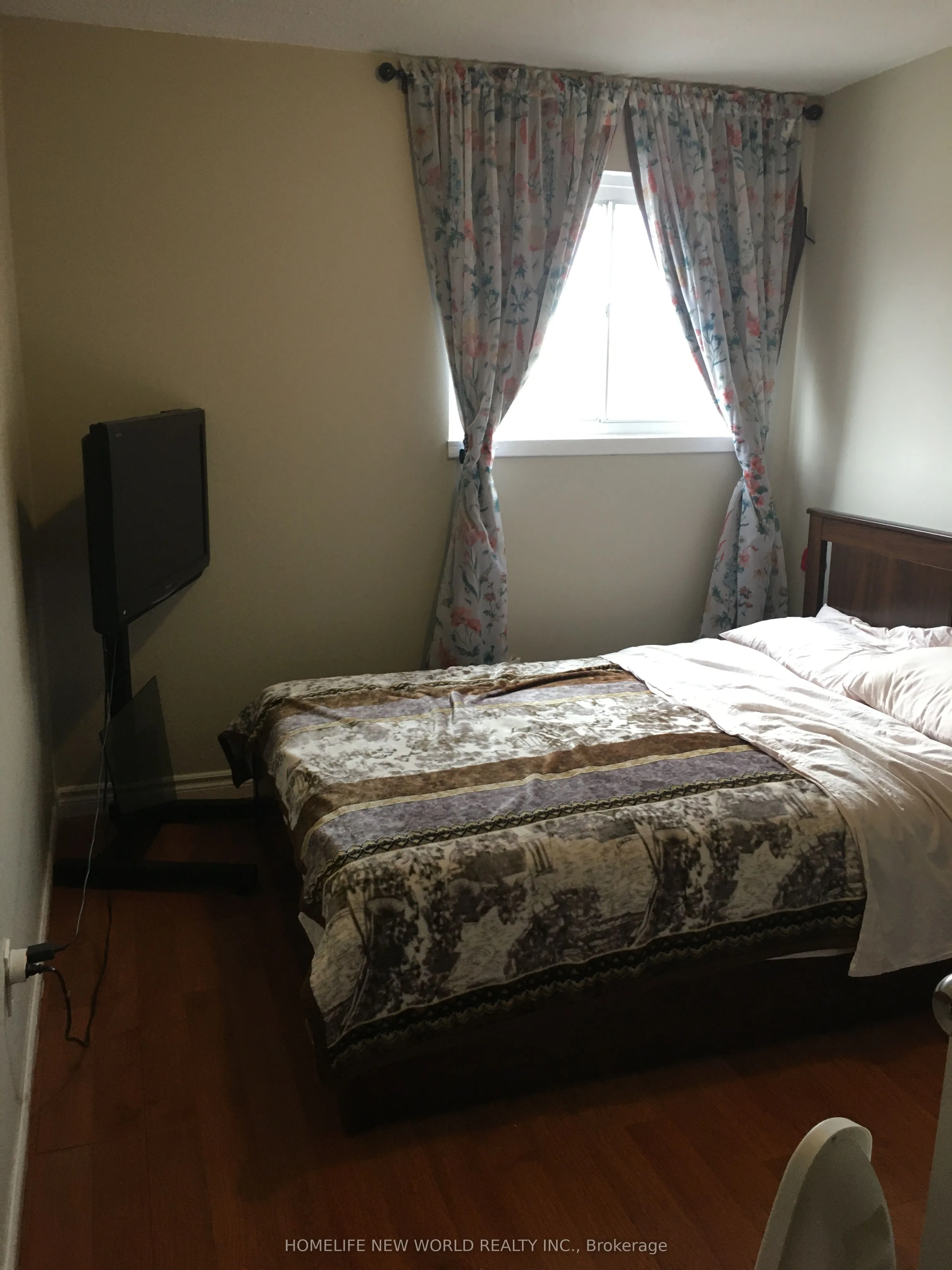 42 Brock Street W, #8
