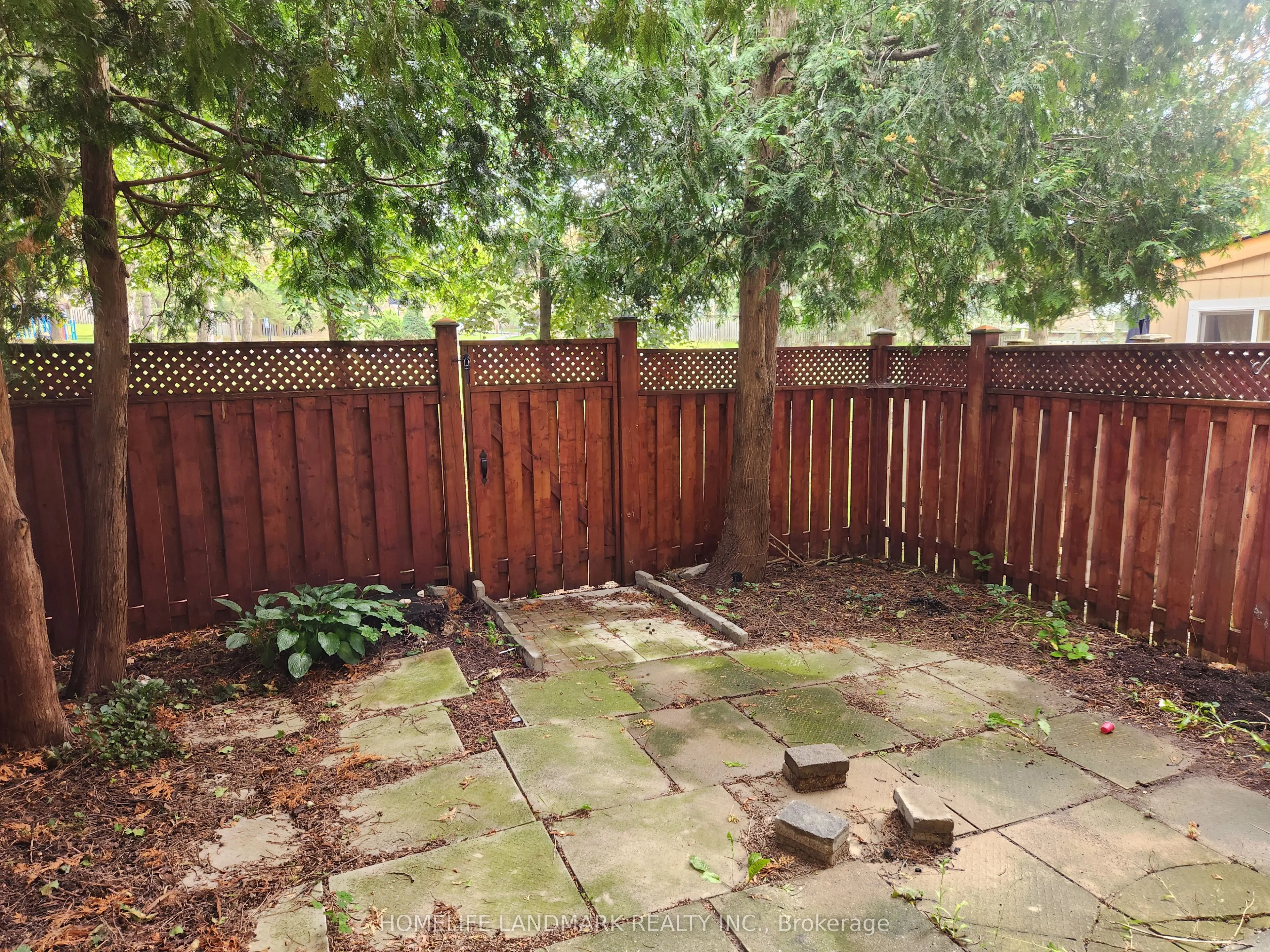 7 Poplar Crescent, #104