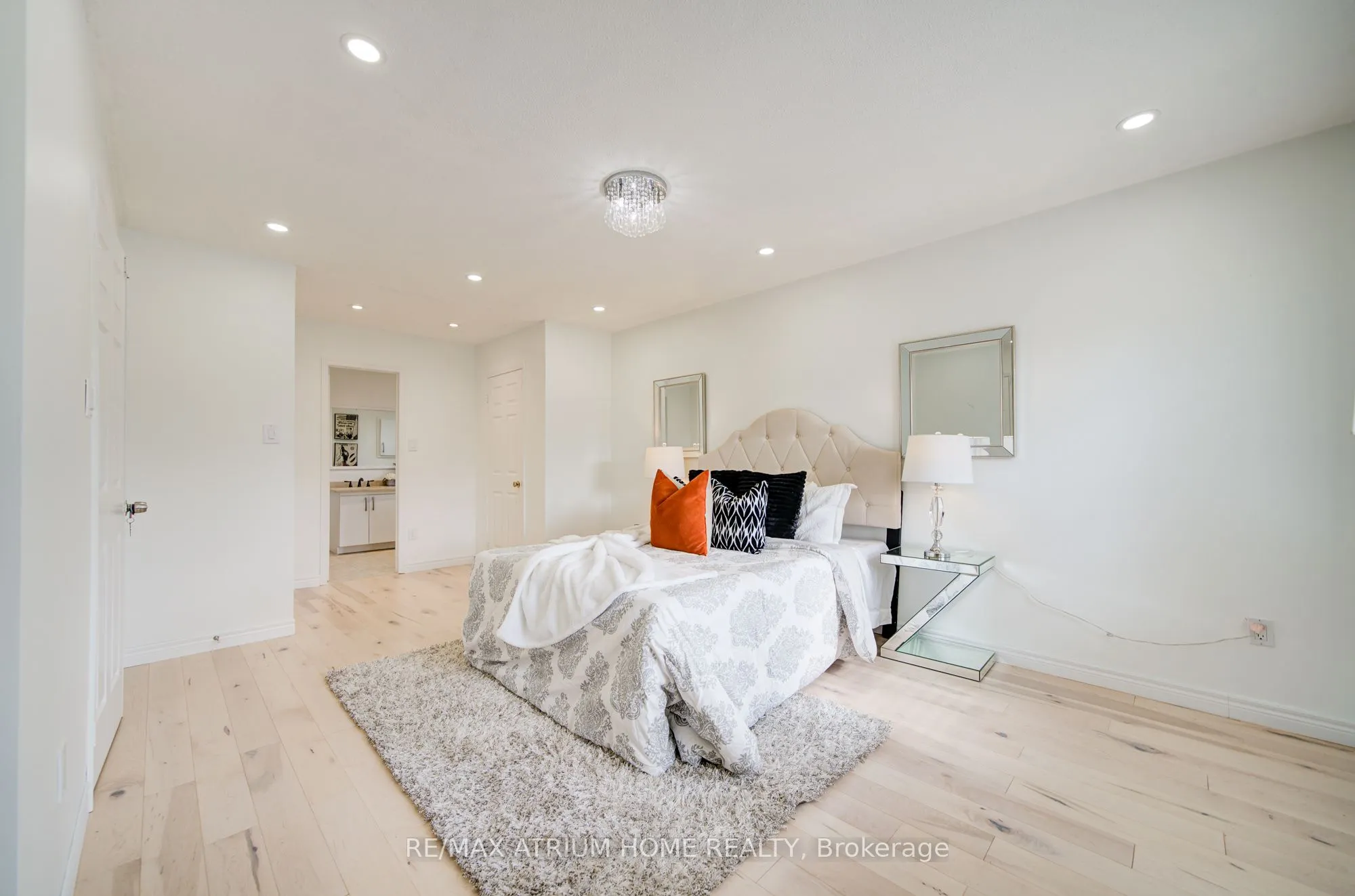 70 Millcroft Way