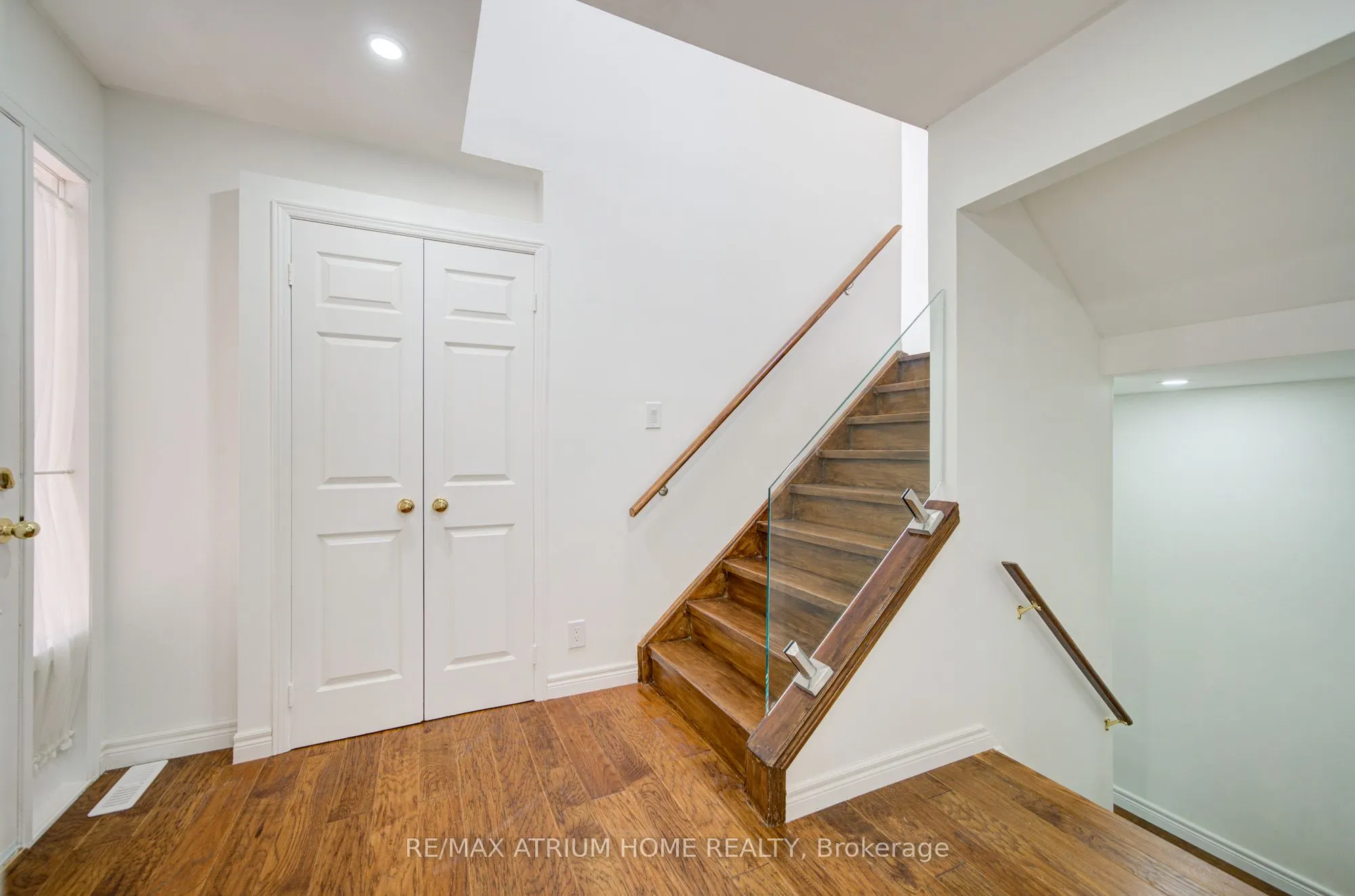 70 Millcroft Way
