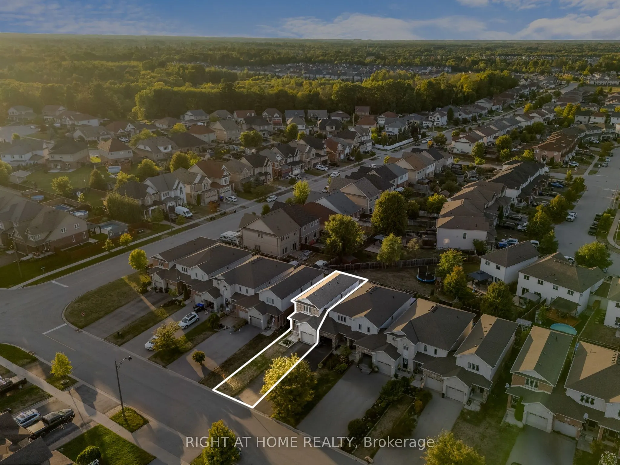 219 Banting Crescent