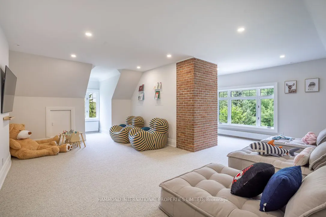 35 Kingswood Drive