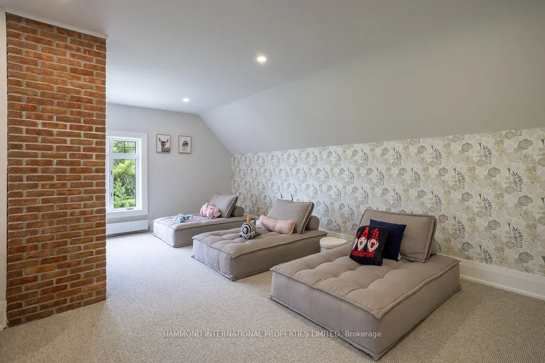 35 Kingswood Drive