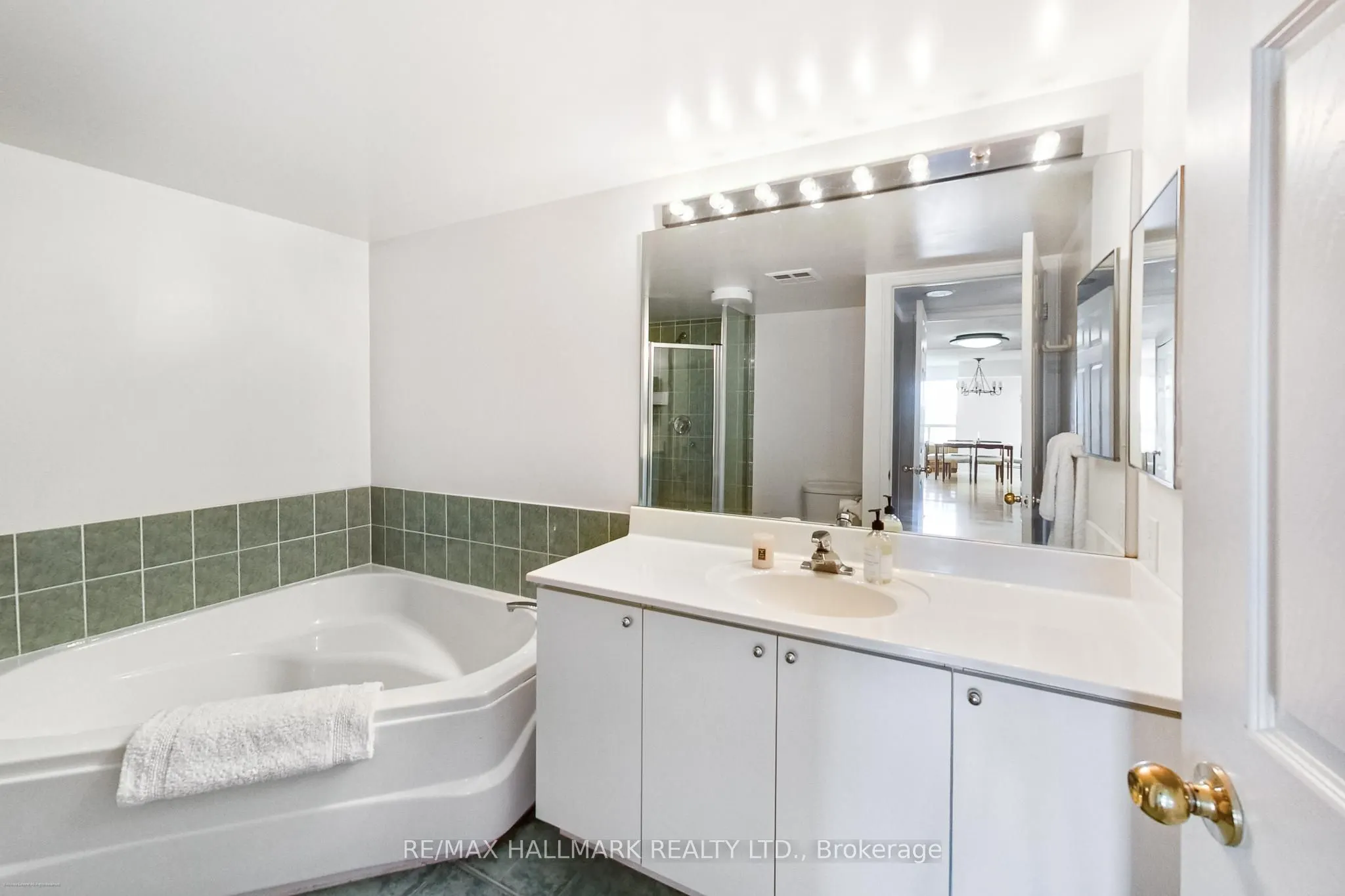 5 Emerald Lane, #702