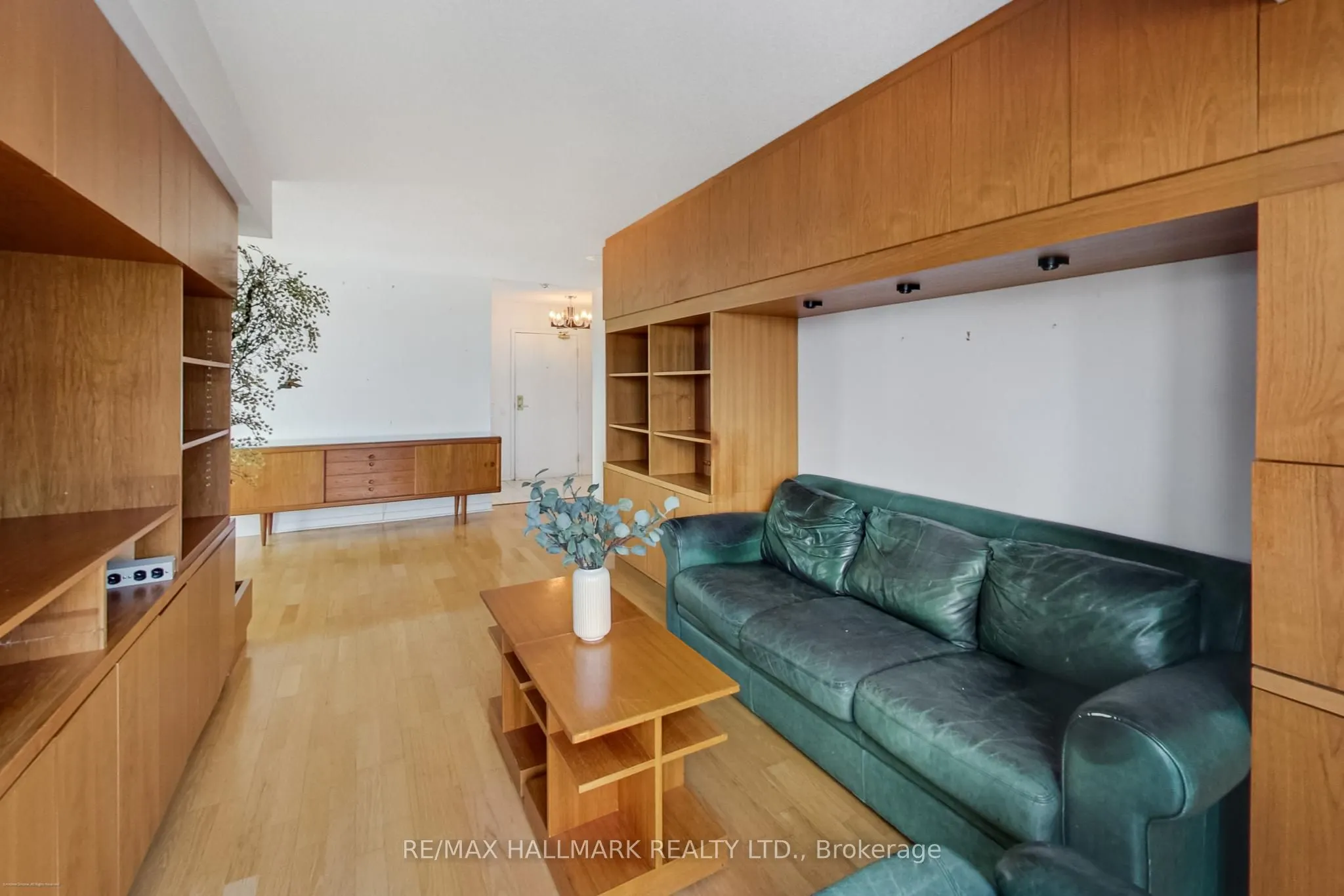 5 Emerald Lane, #702