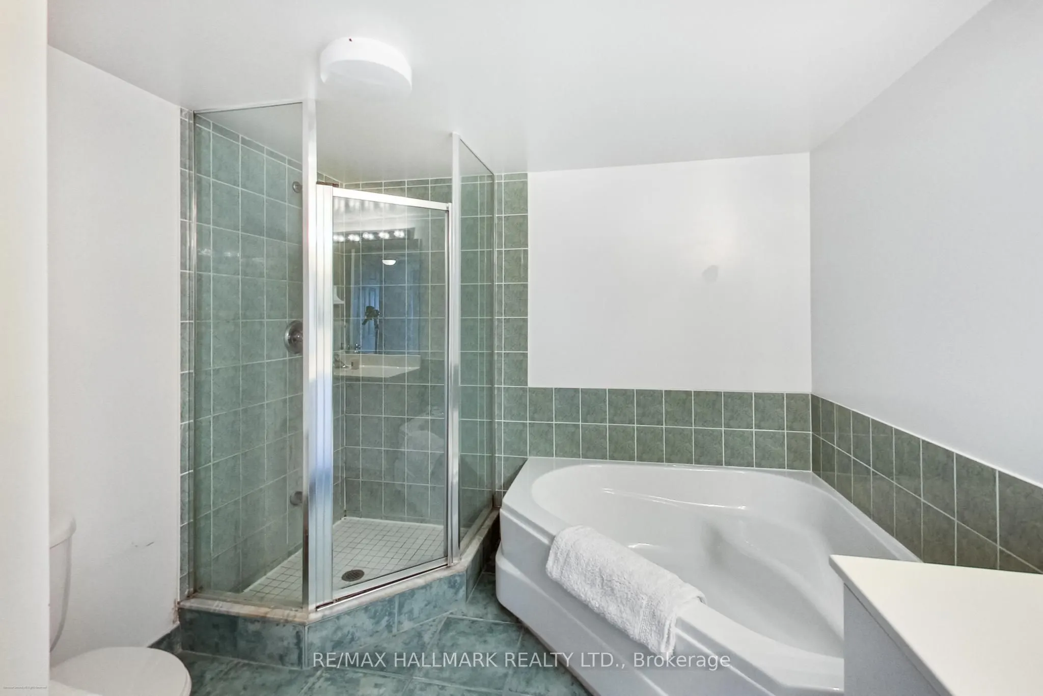 5 Emerald Lane, #702